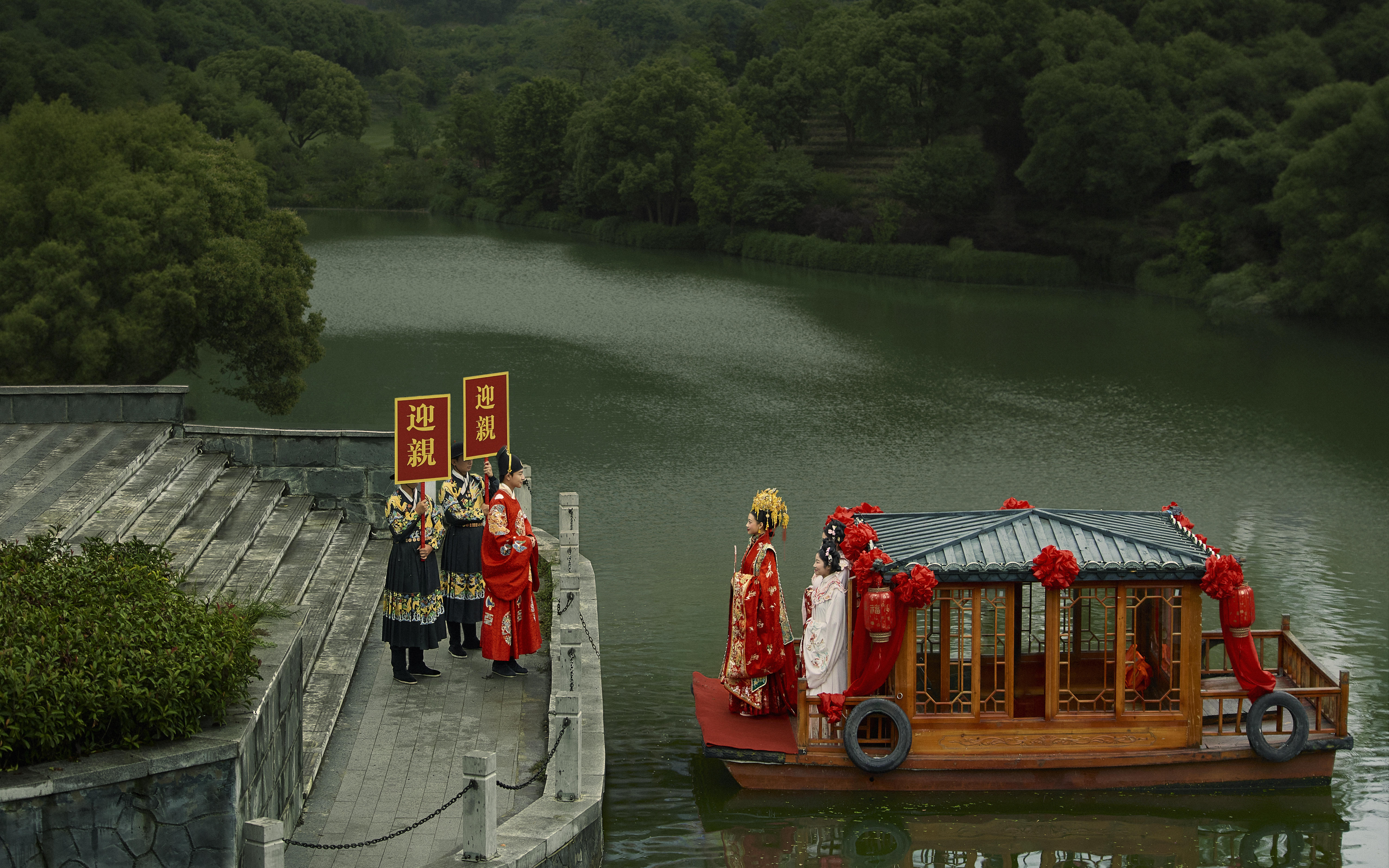 ??輕舟過(guò)萬(wàn)山，此心泊君畔