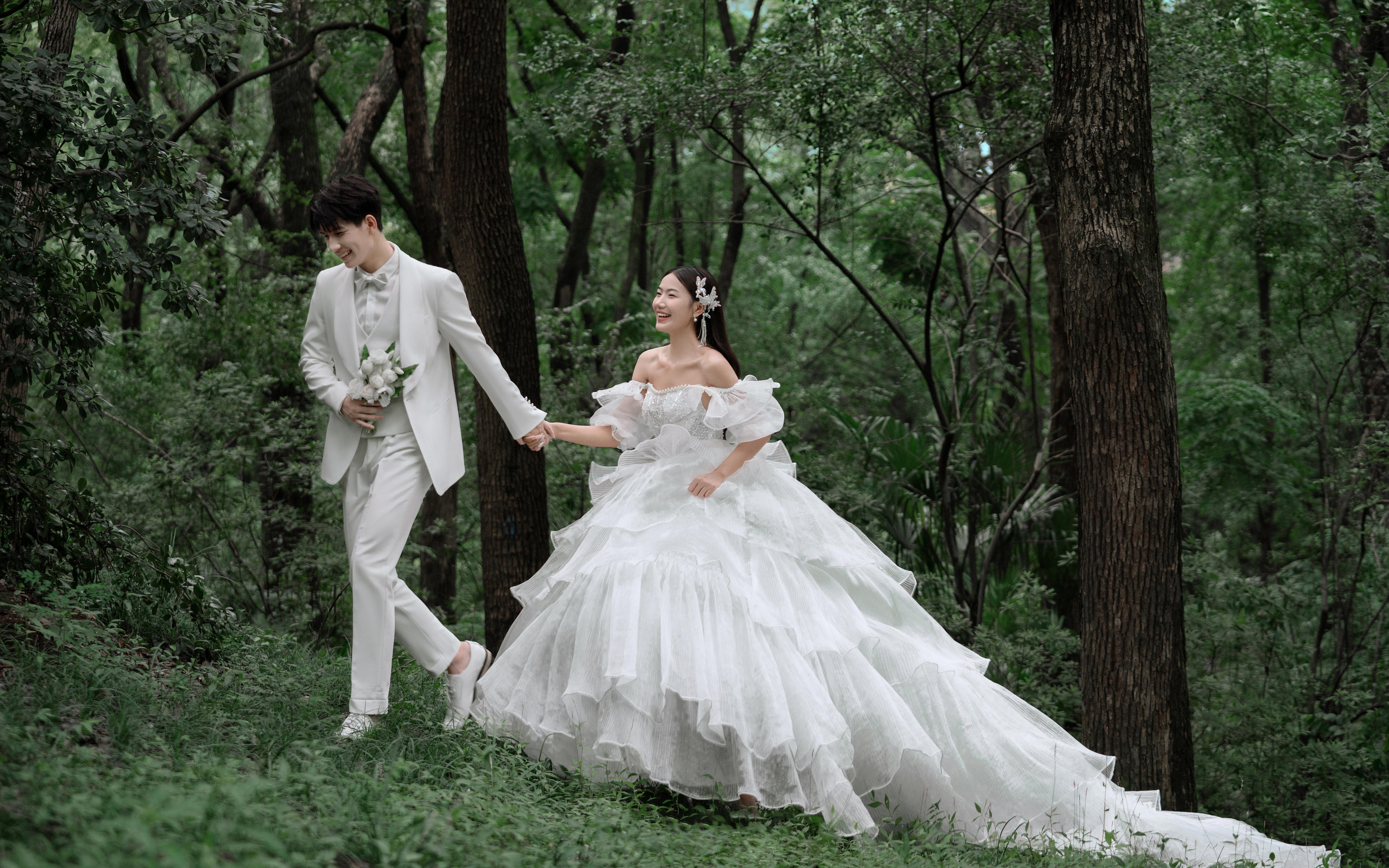 【清新必拍】紀(jì)實(shí)風(fēng)草坪婚紗照 抓拍真實(shí)動人的瞬間