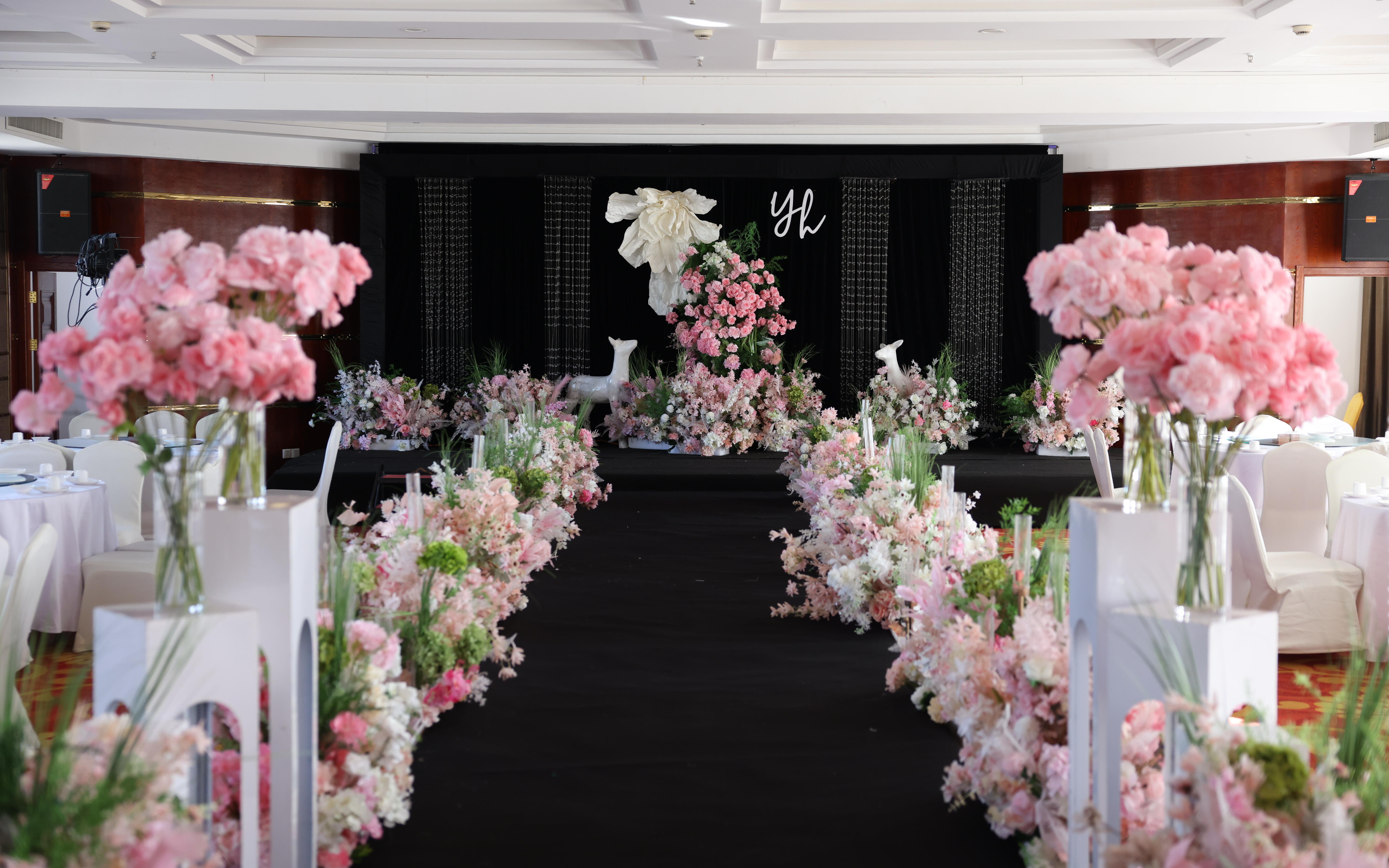 5800布置的婚禮T臺(tái)