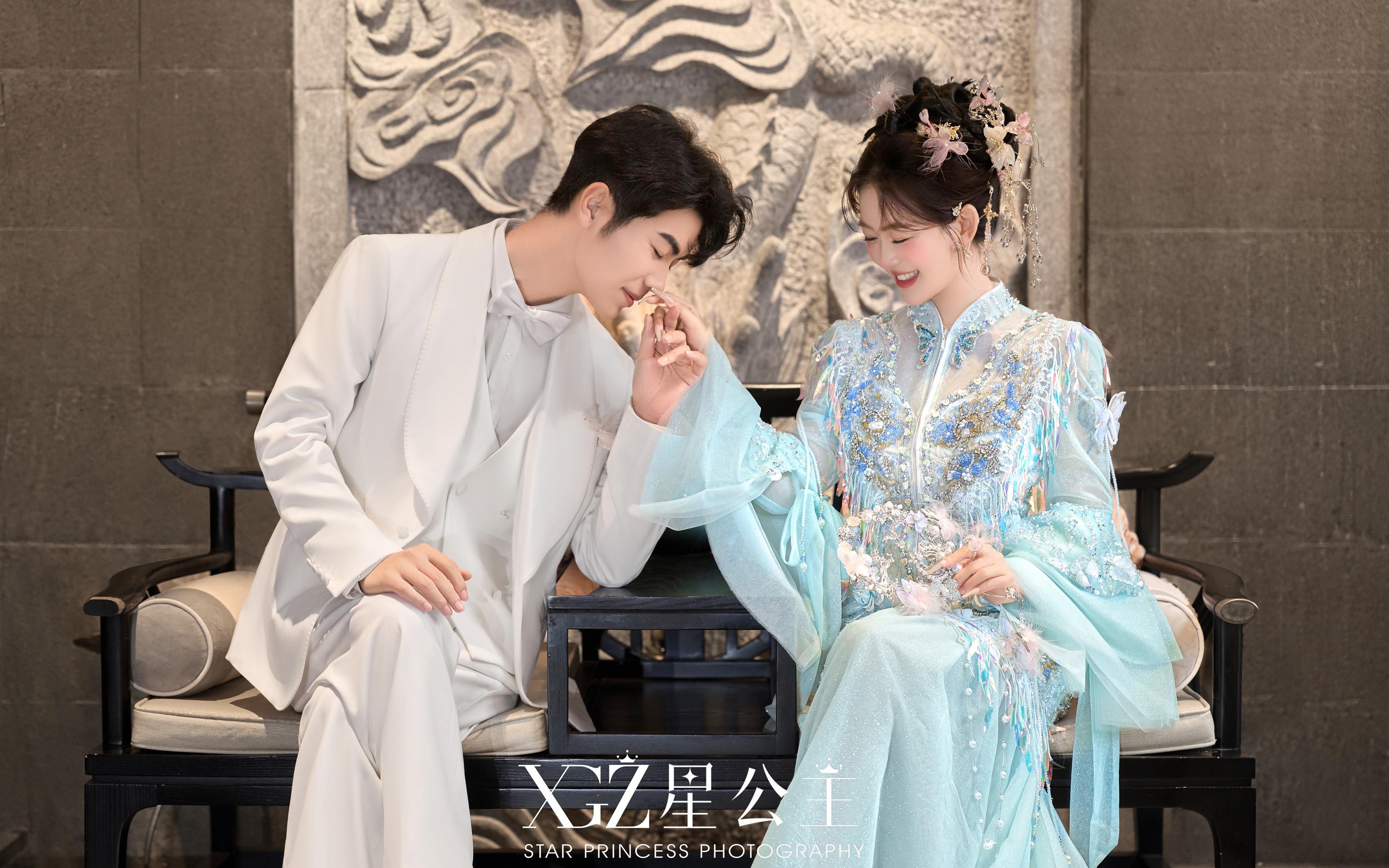 💙中式浪漫天花板！浅蓝秀禾+白西装的绝 美CP