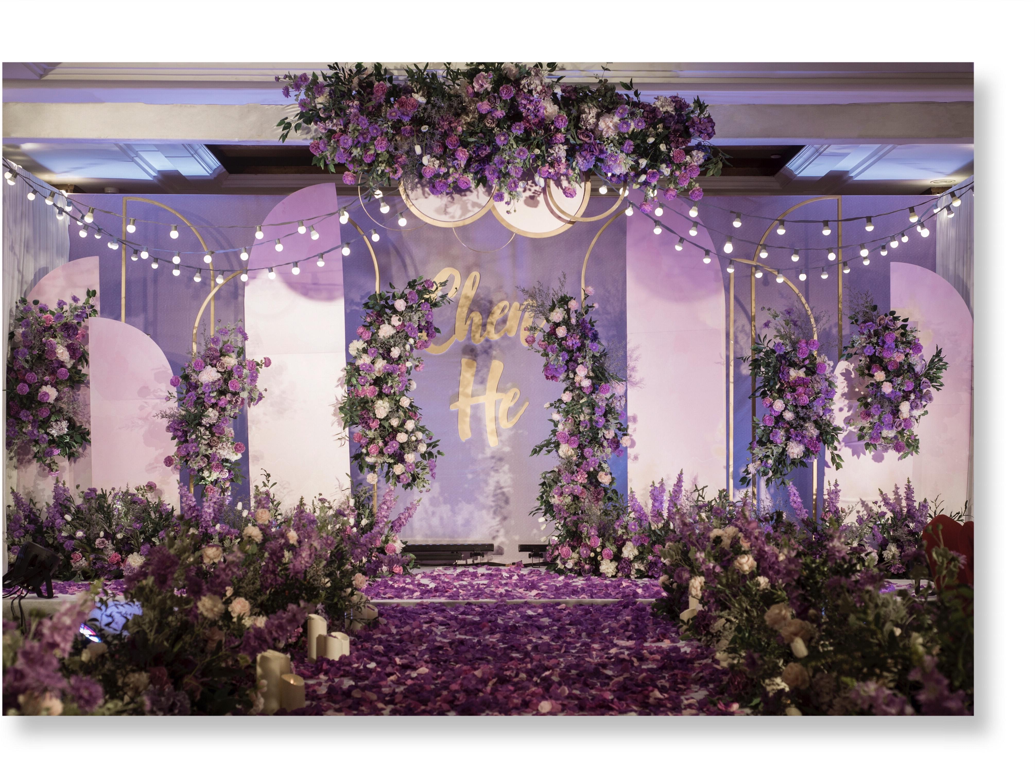 人员+布置+灯光+迎宾区+T台