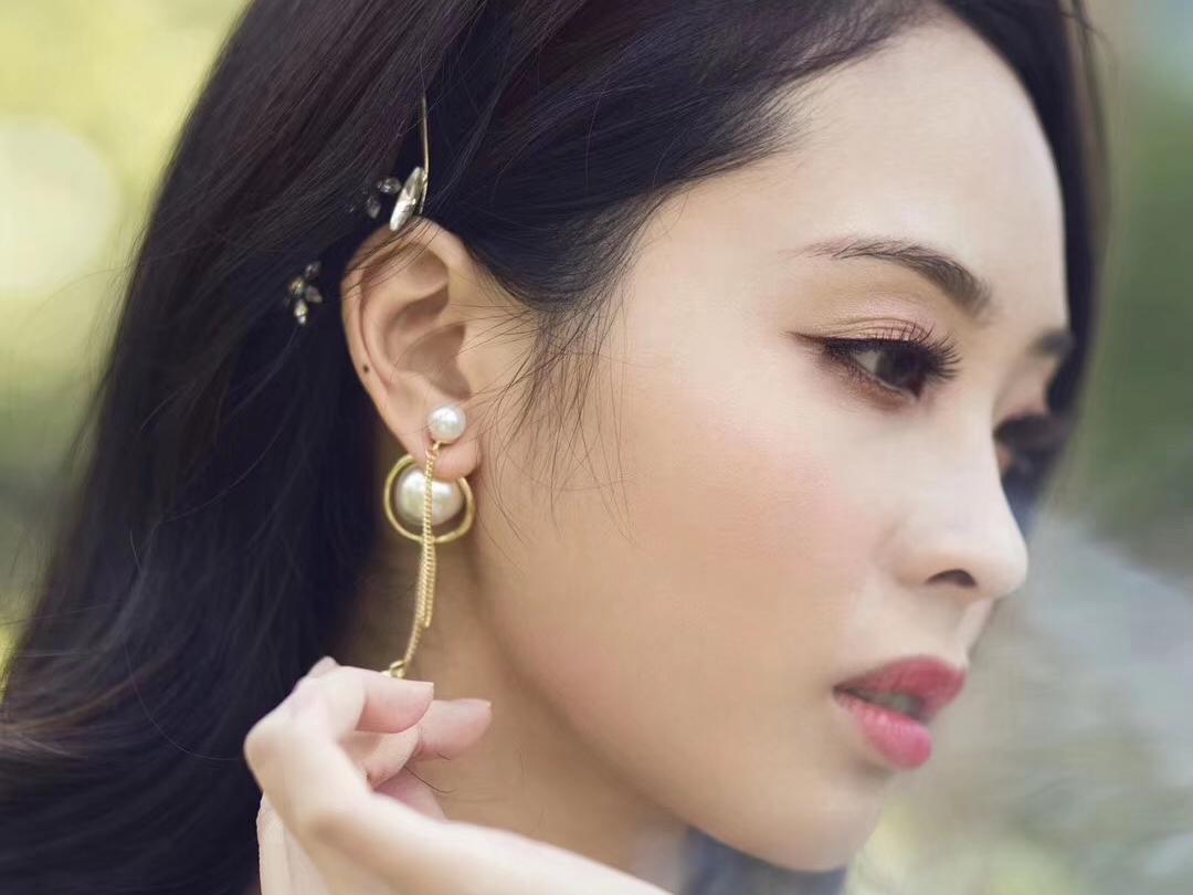 资深化妆师全天跟妆+伴娘妆+免费借头饰