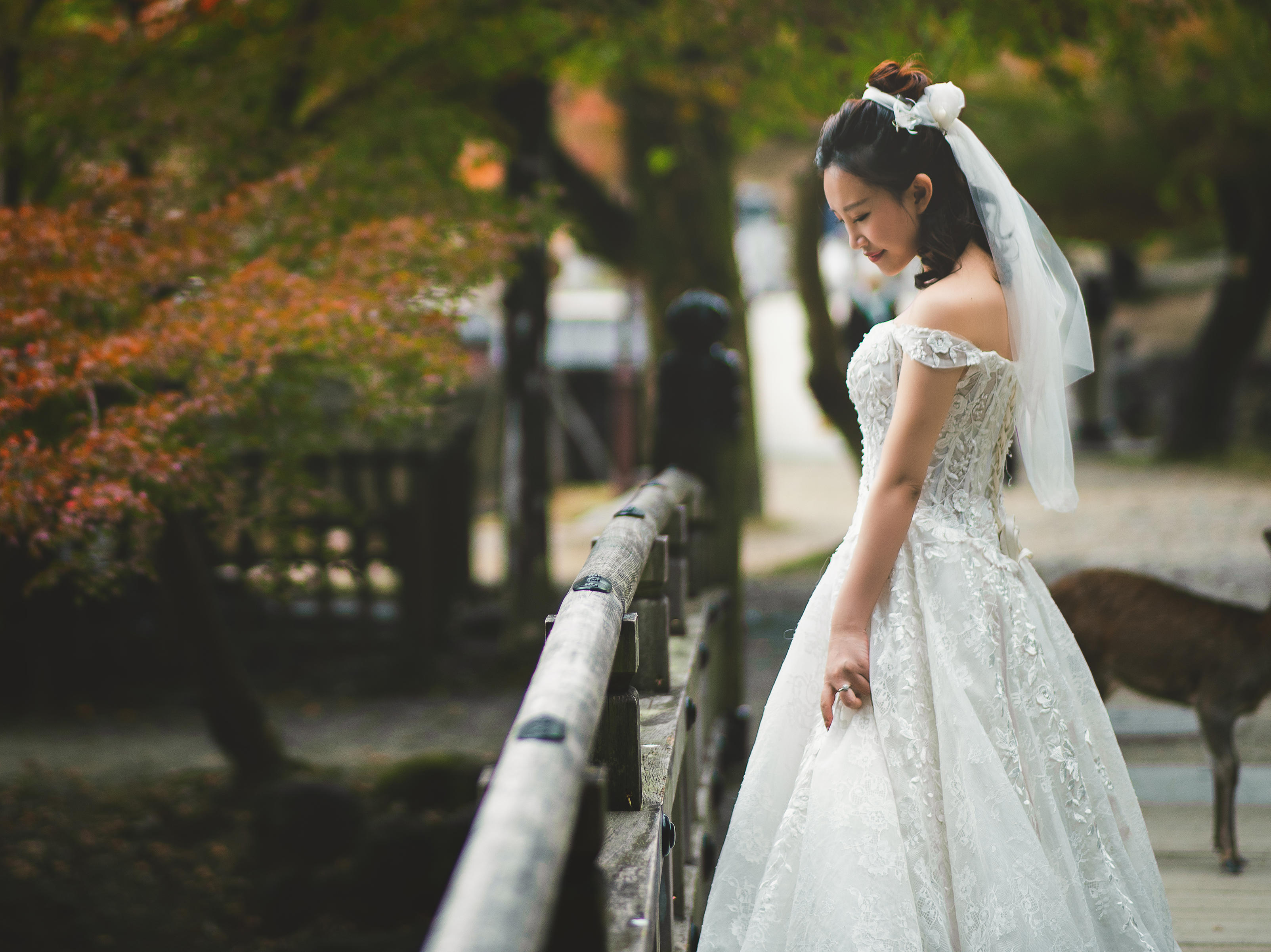 【Ever特惠】婚纱三件套+高级化妆师半天跟妆