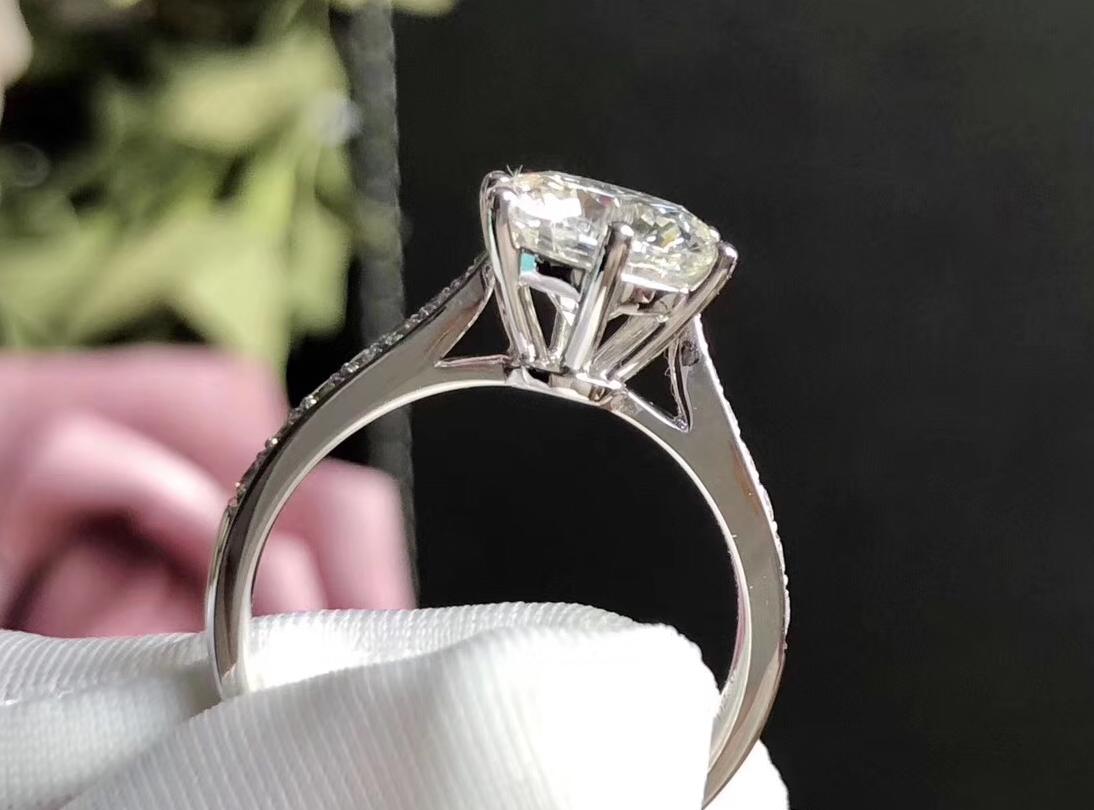 「时匠珠宝」钻戒 时尚小奢华六爪戒托款