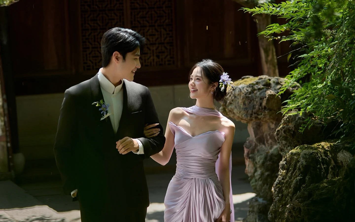 绝绝紫💜被这组新中式婚纱照美到窒息 