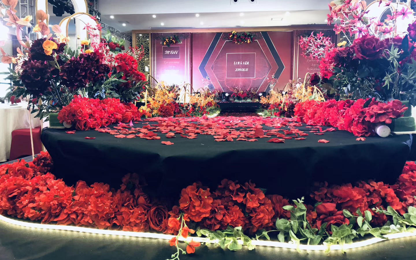 罗曼庭婚礼会馆之爱的供养