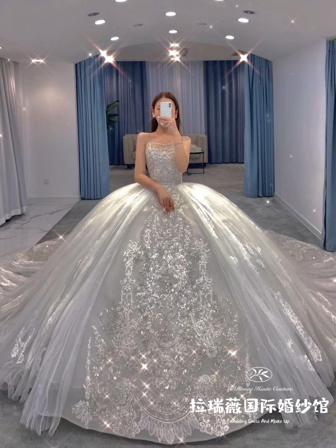 拉瑞薇【香港ST】国际品牌婚纱礼服+首席级跟妆