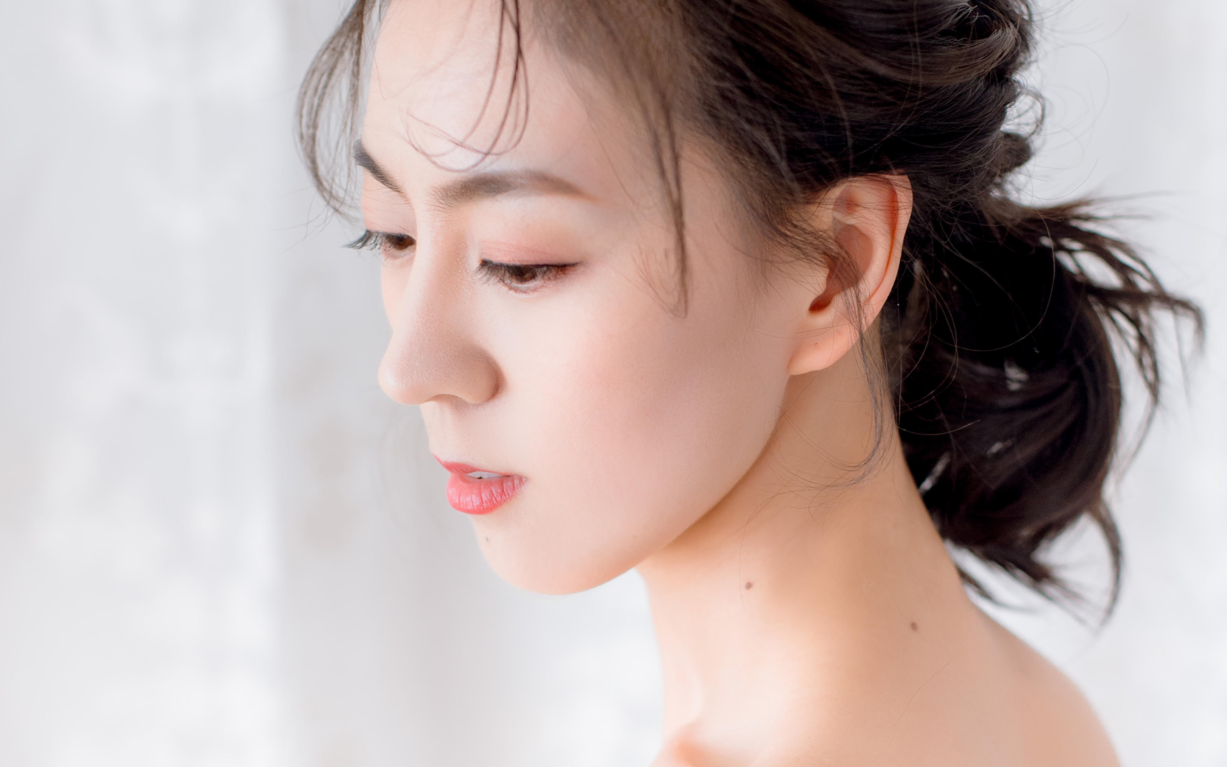 清透干净的妆容体现出新娘更多的美