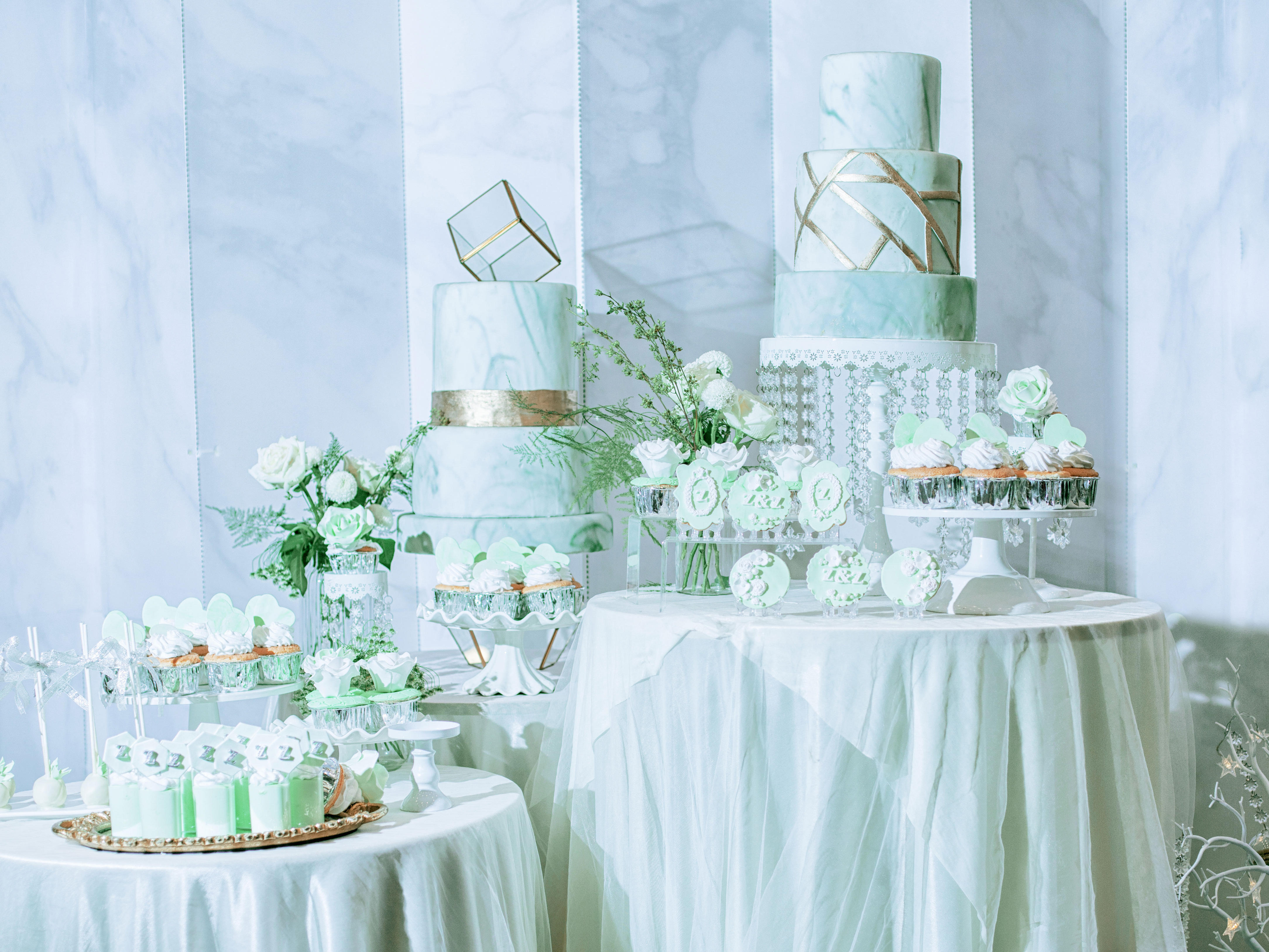 订婚礼送头车+全程婚礼顾问+纯订制婚礼