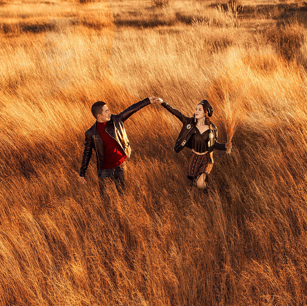 帝卡洛弥勒花海短线旅拍套系