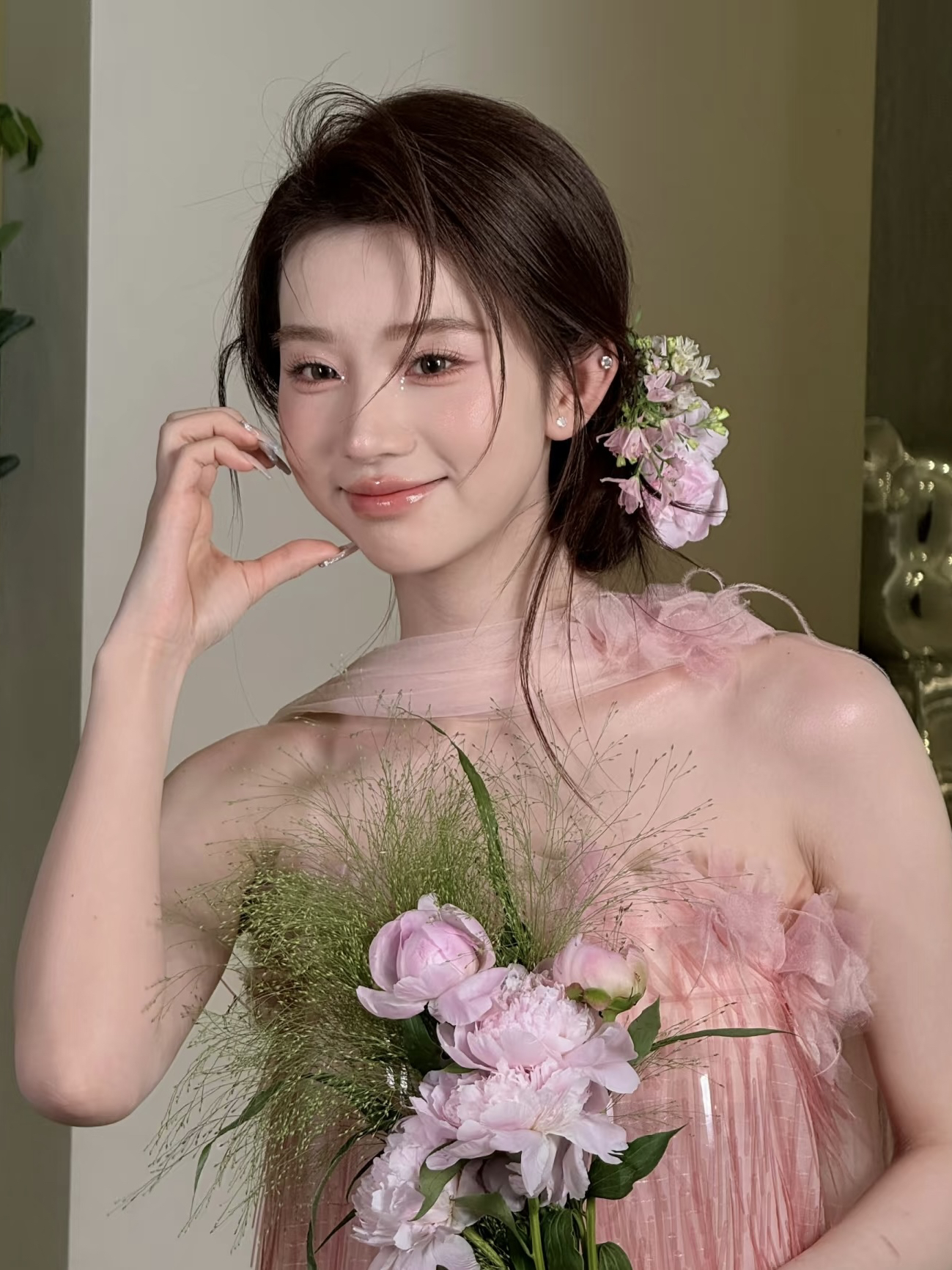 韩式清透感晨袍妆造