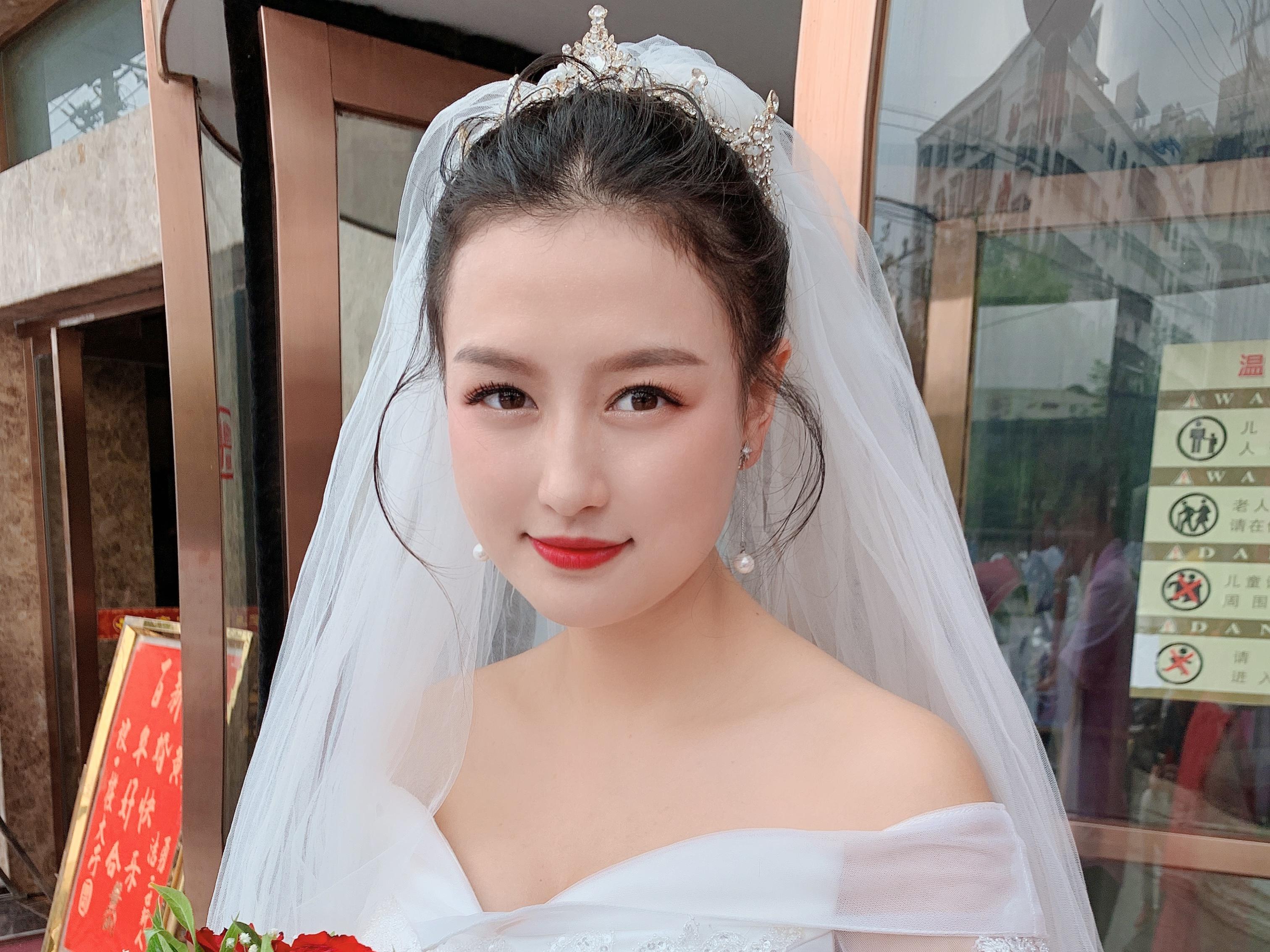 信阳市区女神必选早上门化妆