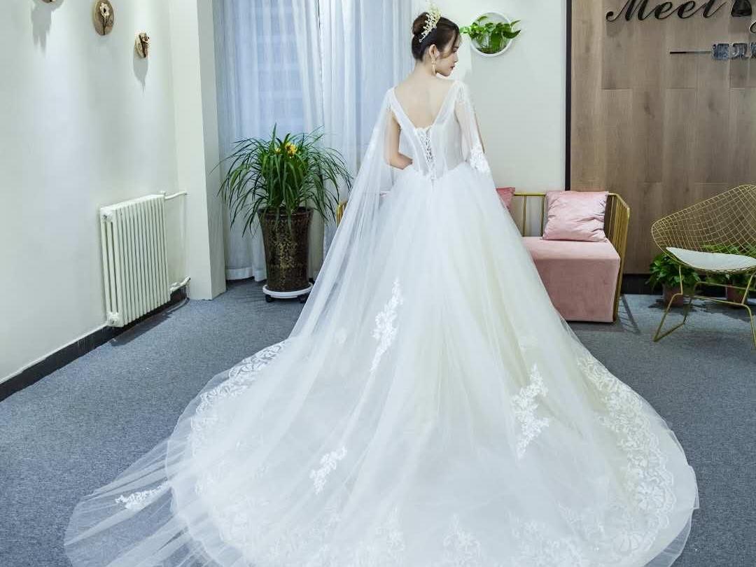 【轻奢系列套餐】送7套服装+跟妆