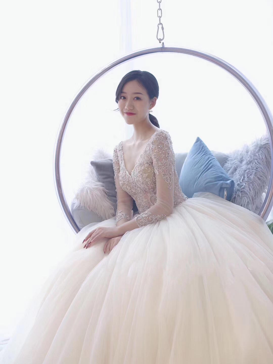 新娘衣服全包！任选！赠跟妆--赠伴娘服