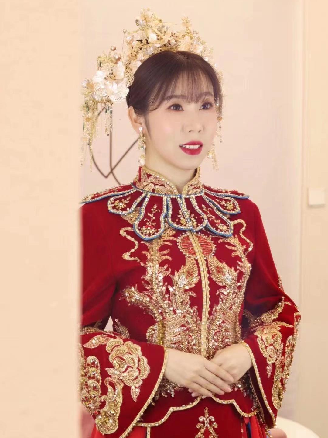 劲爆团购2180婚礼当天礼服跟妆全包套餐