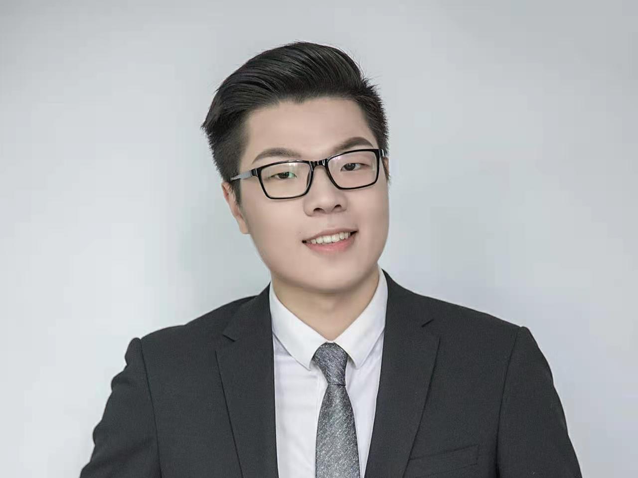 【活力阳光·旭豪】专注执行服务，轻松愉快