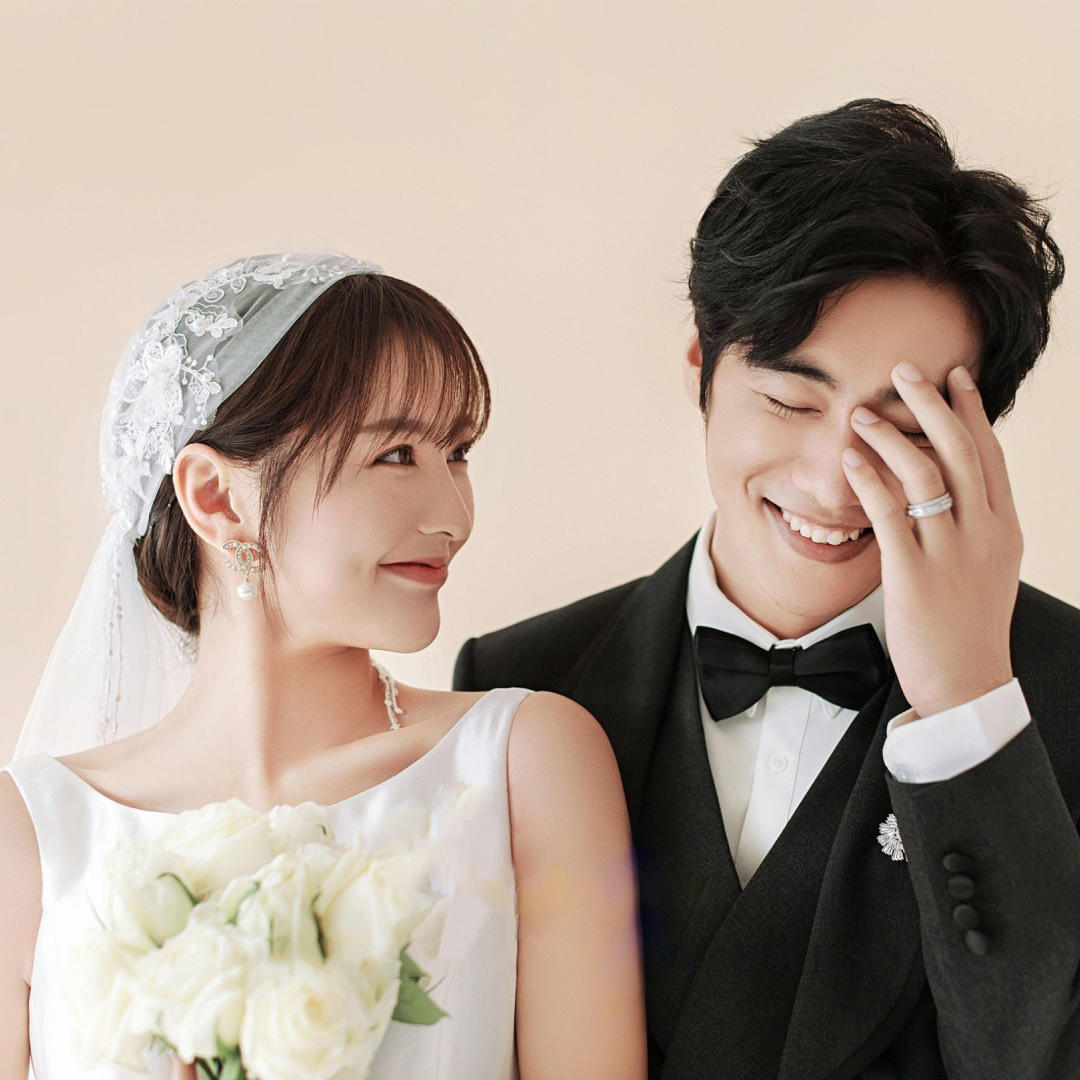 实惠型婚纱照+8套服装+精修35张