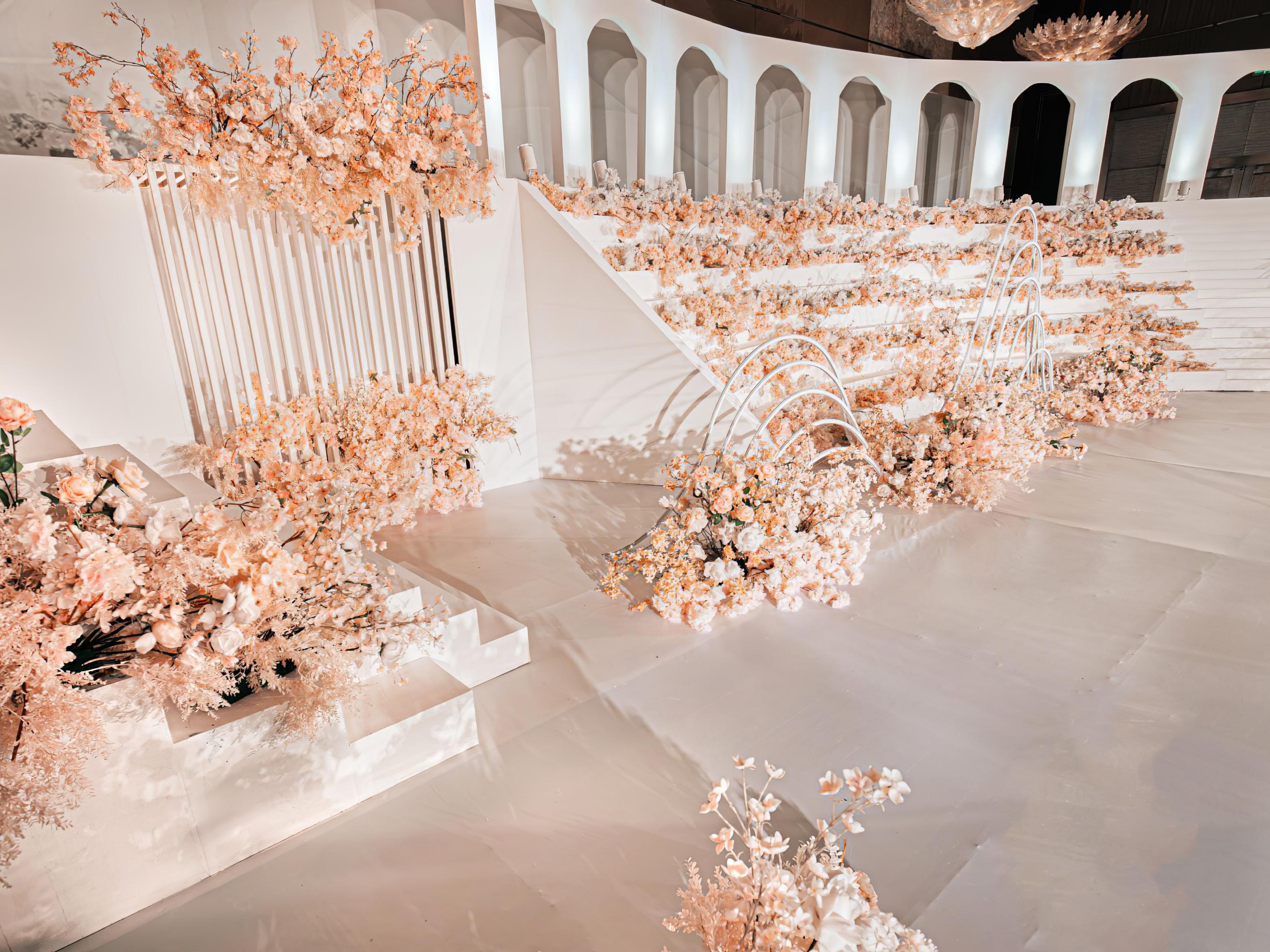 洛可可 |  香槟色室内大气梦幻婚礼