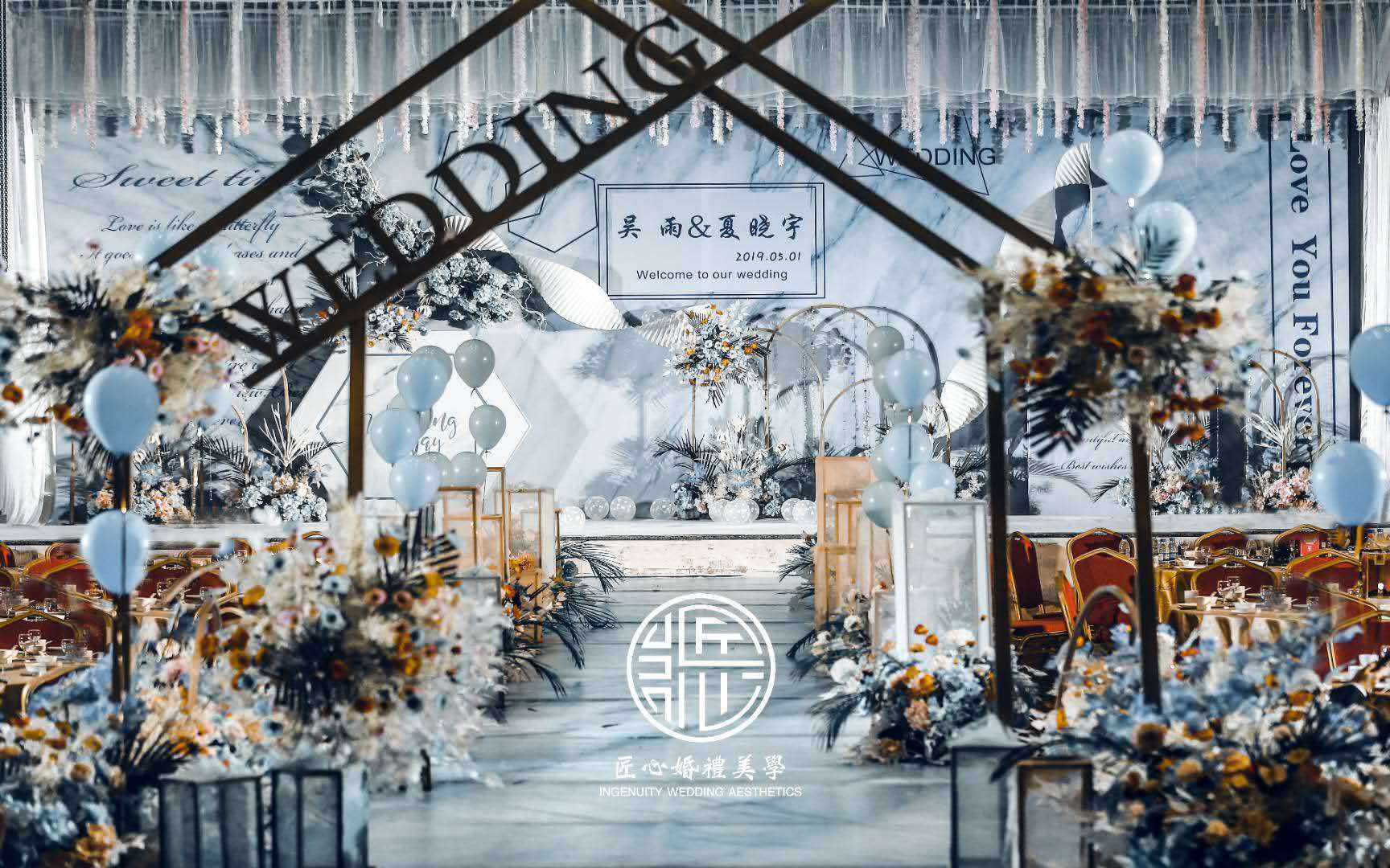 淡蓝和金的撞色 匠心婚礼美学