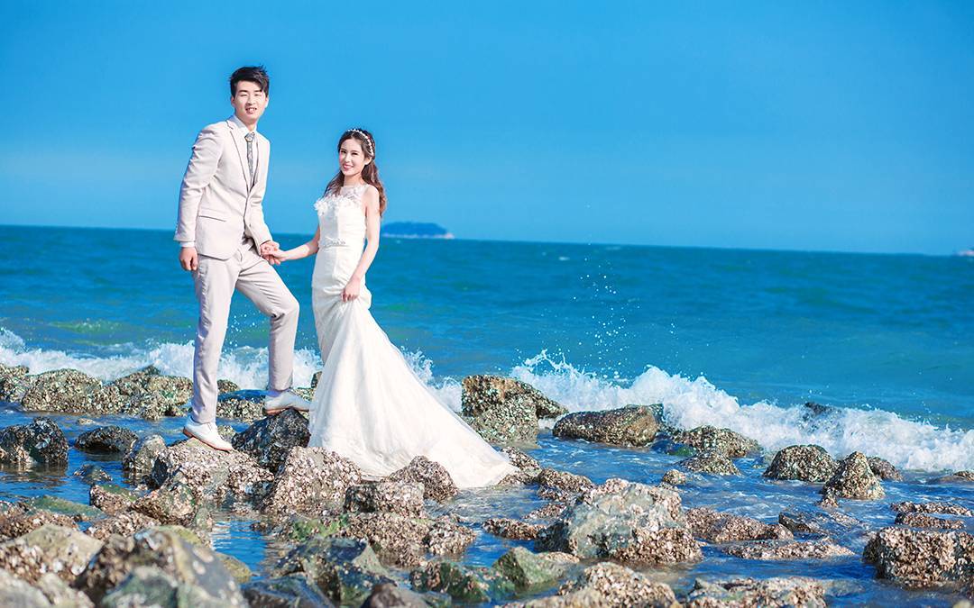 漫步沙滩韩式小清新婚纱照 乐希测试