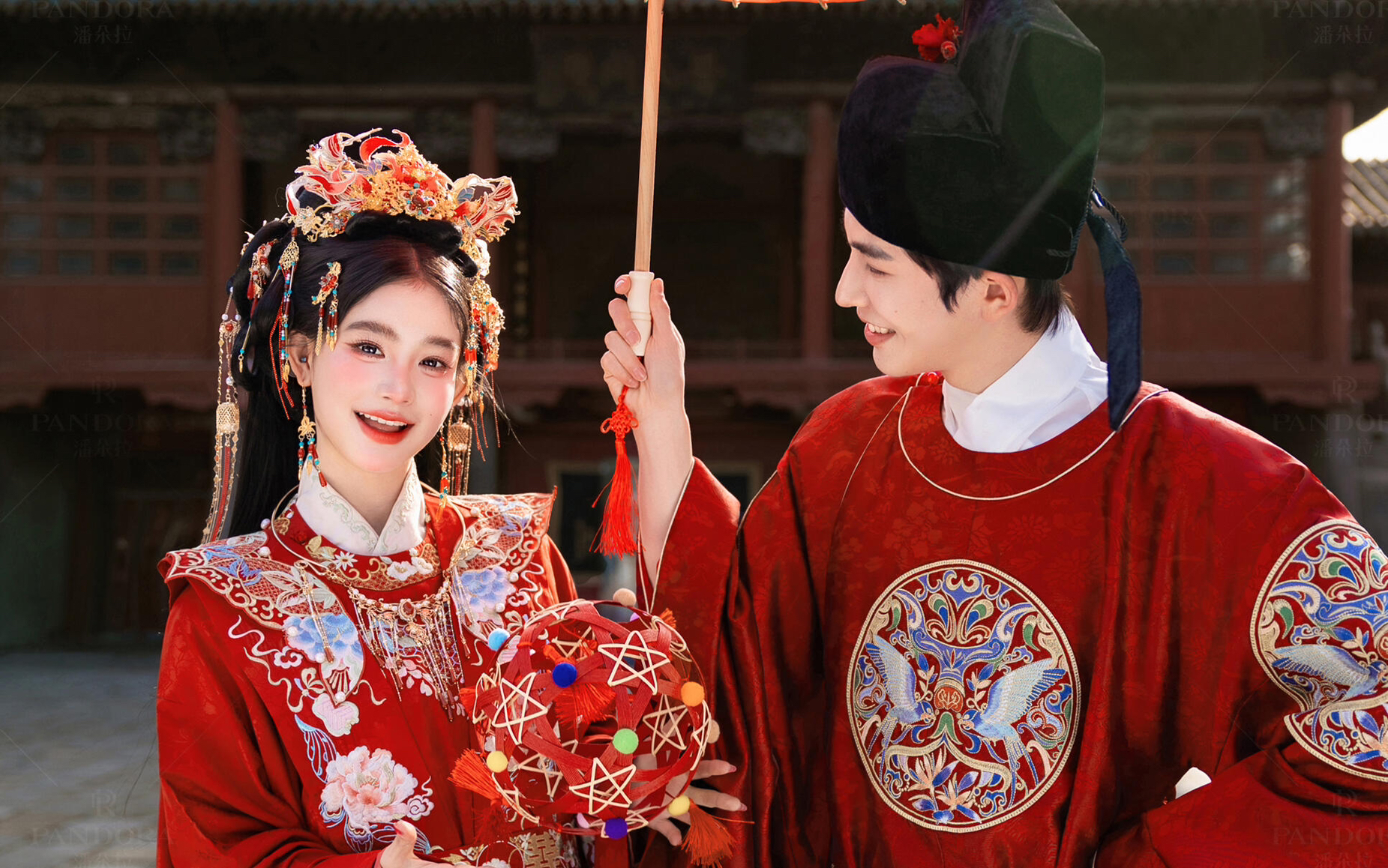 我的状元郎｜红伞下的明制婚纱照甜到跺脚