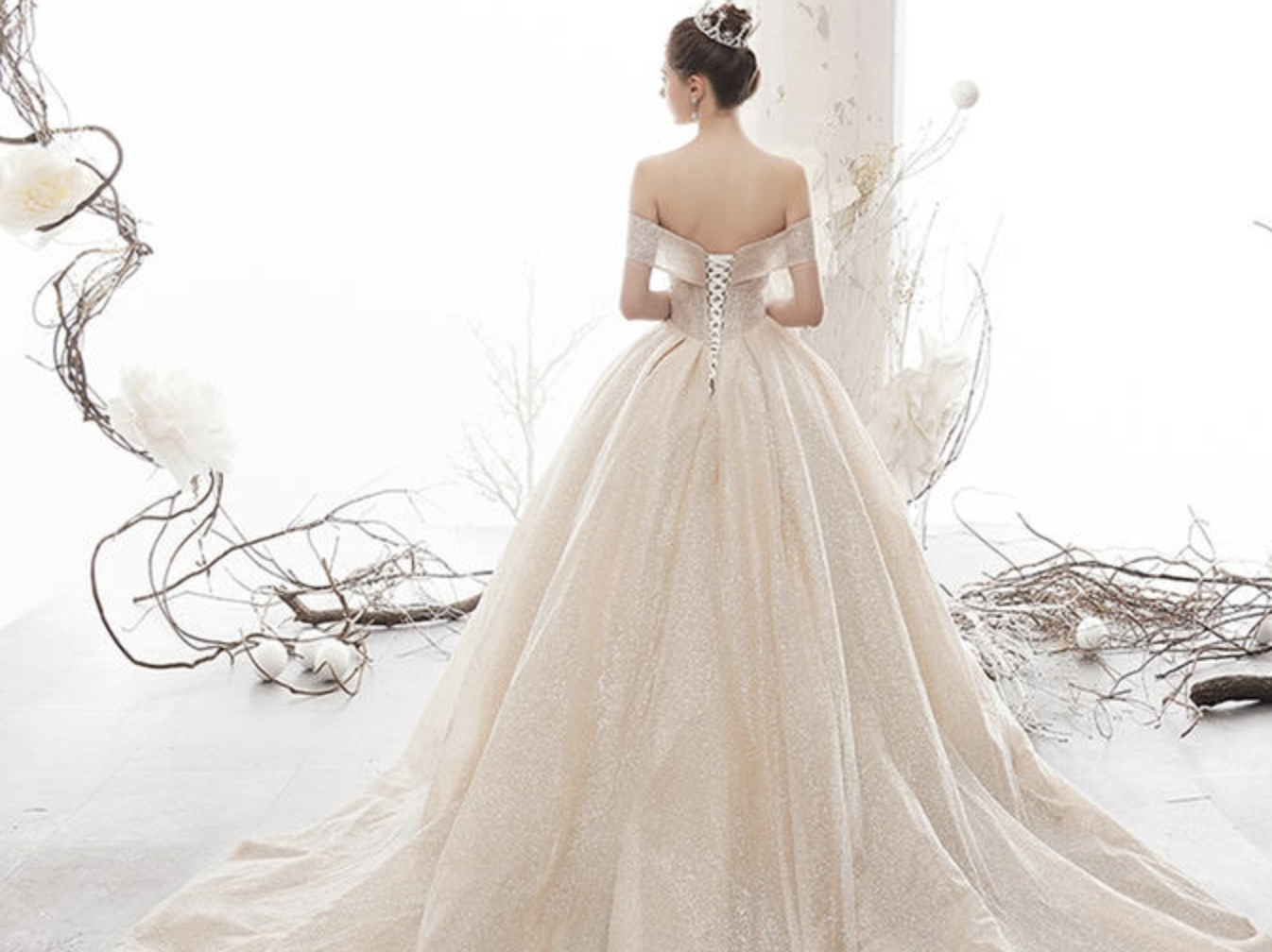 【简爱免费试纱】简爱优雅轻纱系列三件套租赁