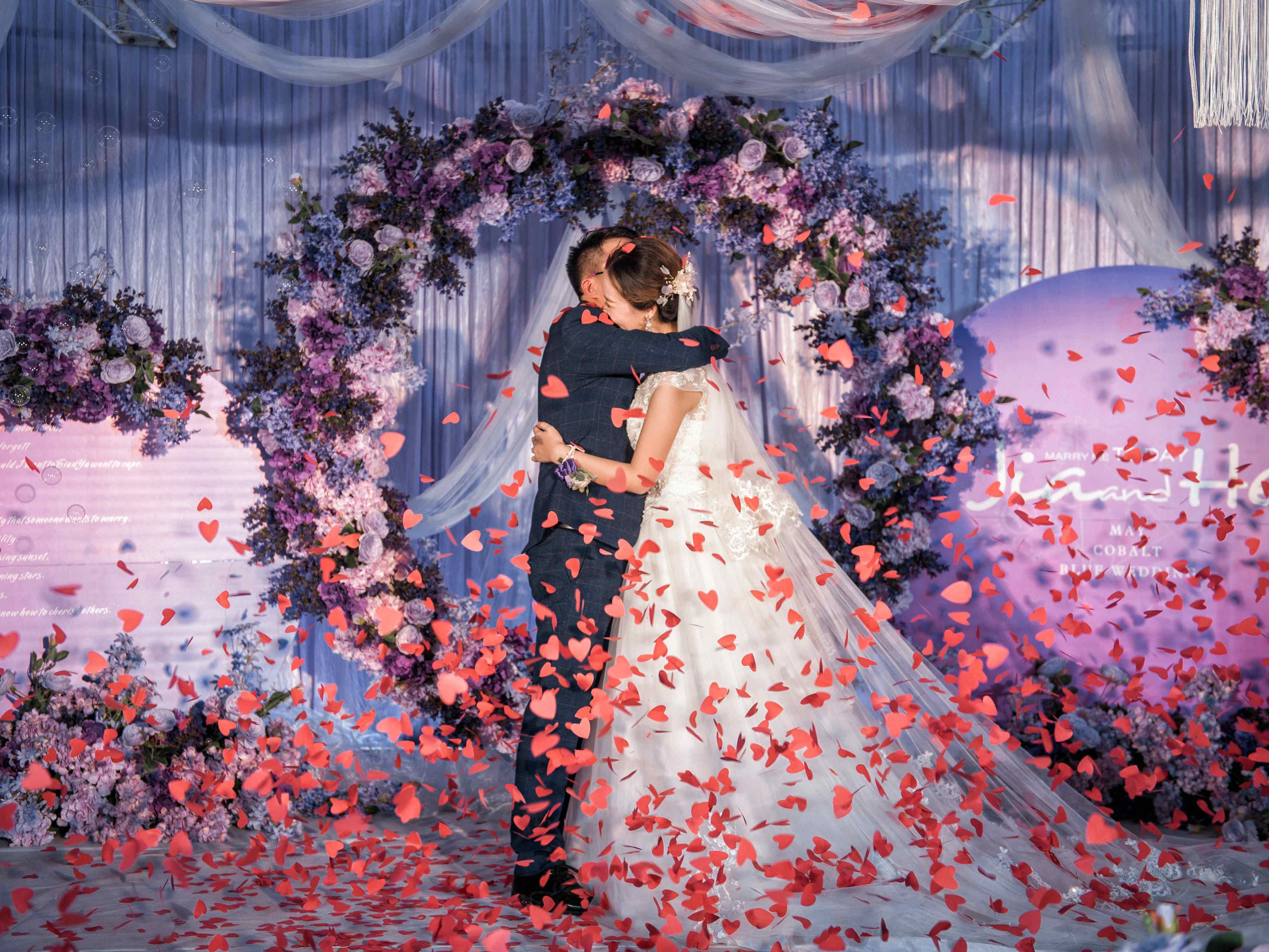 （紫色婚礼）广元紫色底层高吊顶婚礼