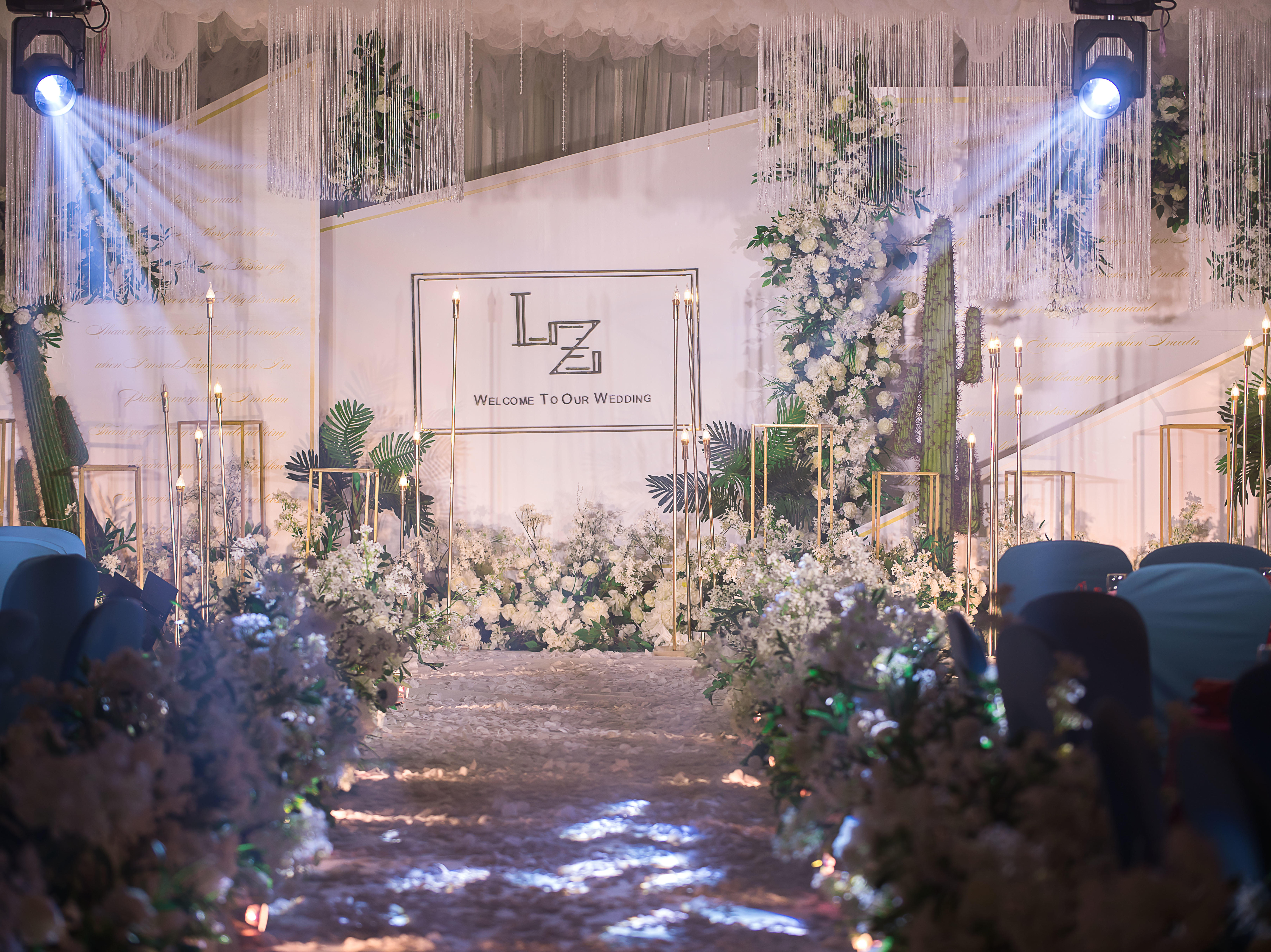 白色简洁轻奢风婚礼《光の折射》