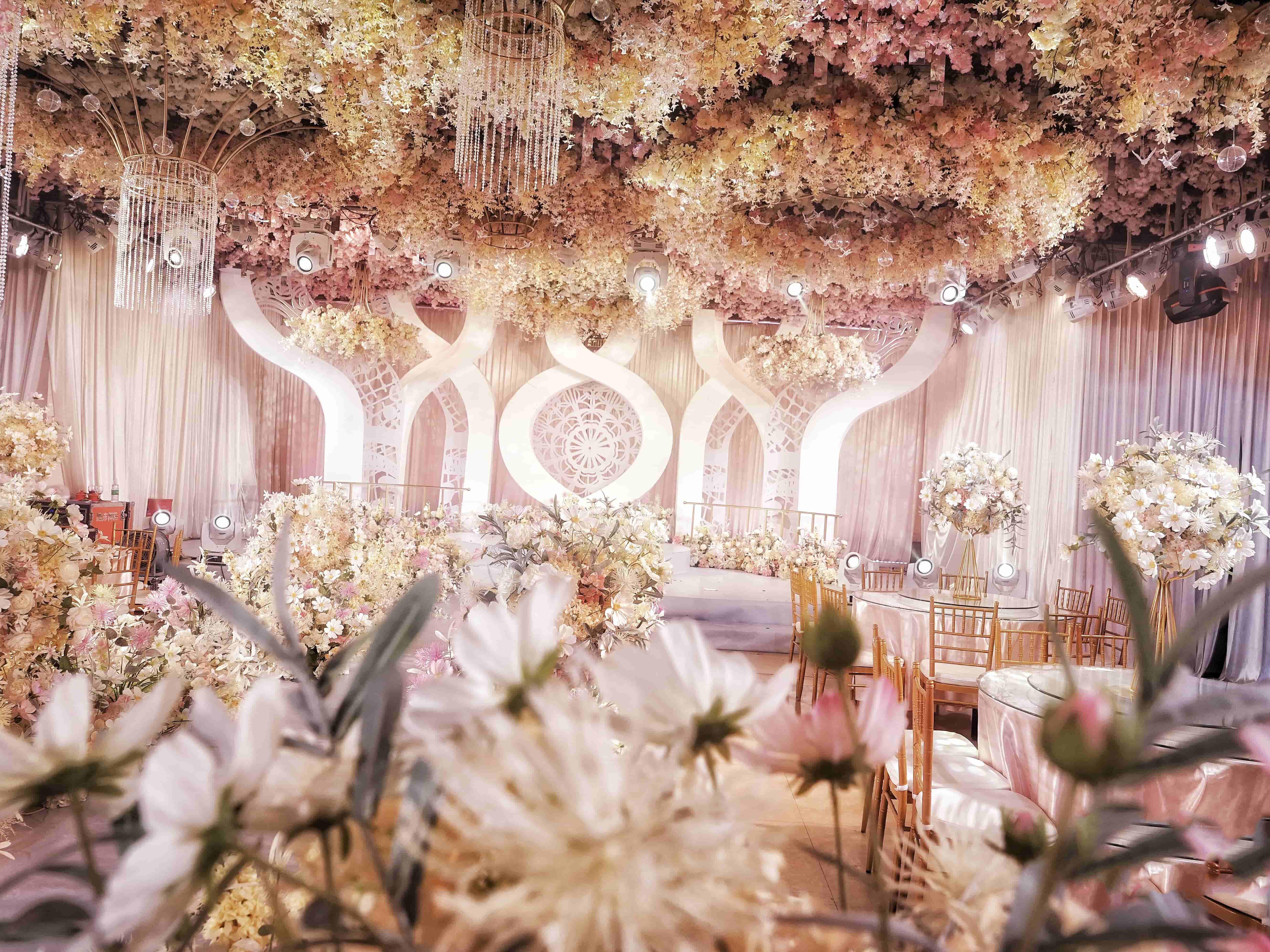 一站式婚礼服务来袭   #浪漫花都#  