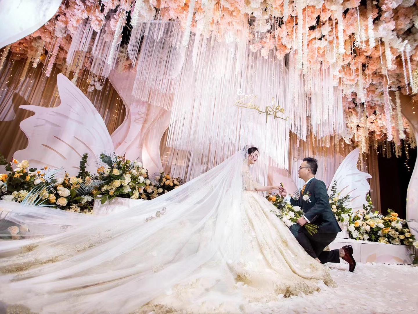 【Domi高级婚纱】3件套租赁+ 全程跟妆