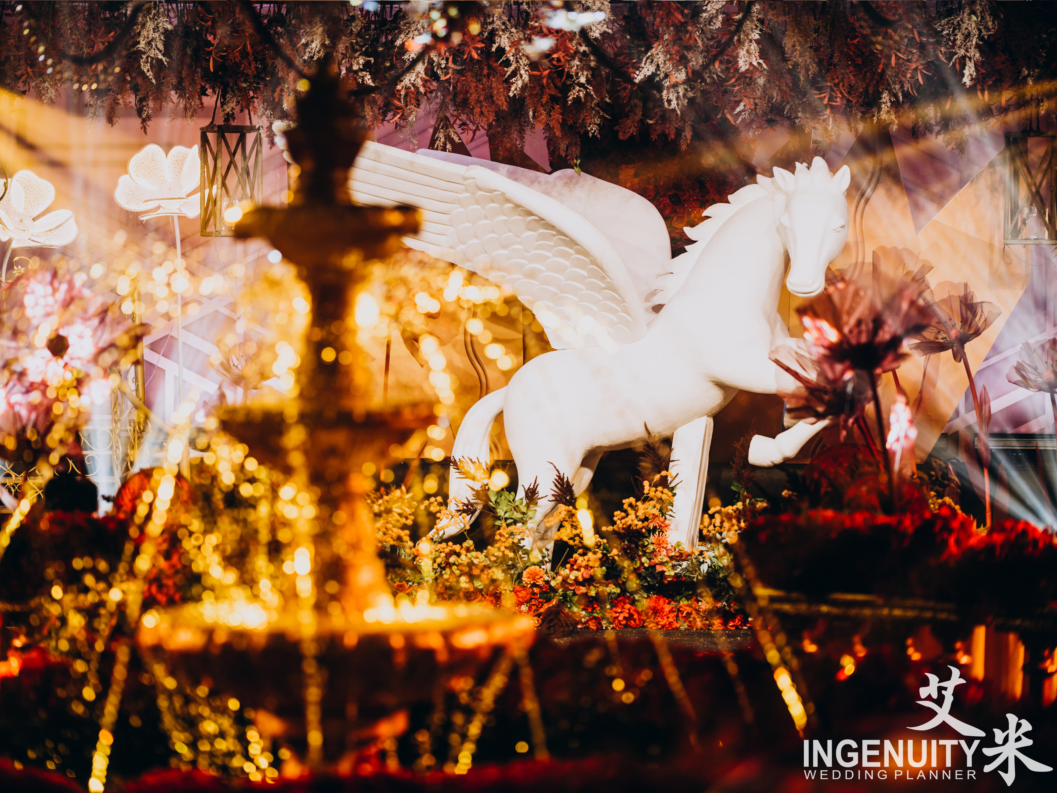 奢华红金质感系红搭配优雅金，柔美高雅