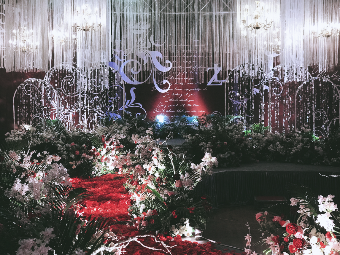 轻奢风紫红色西式唯美婚礼