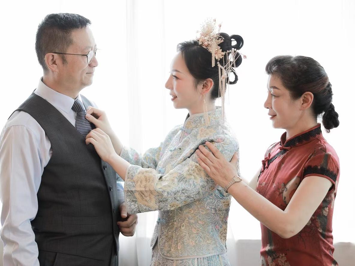 昆明资深婚庆摄影，婚礼跟拍，赠送精修40张