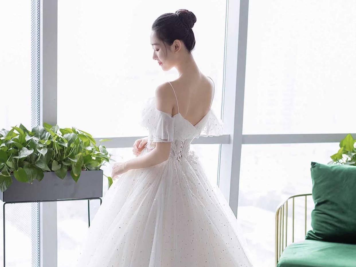 【超高人气】超值婚纱套系婚纱+秀禾+礼服+伴娘服