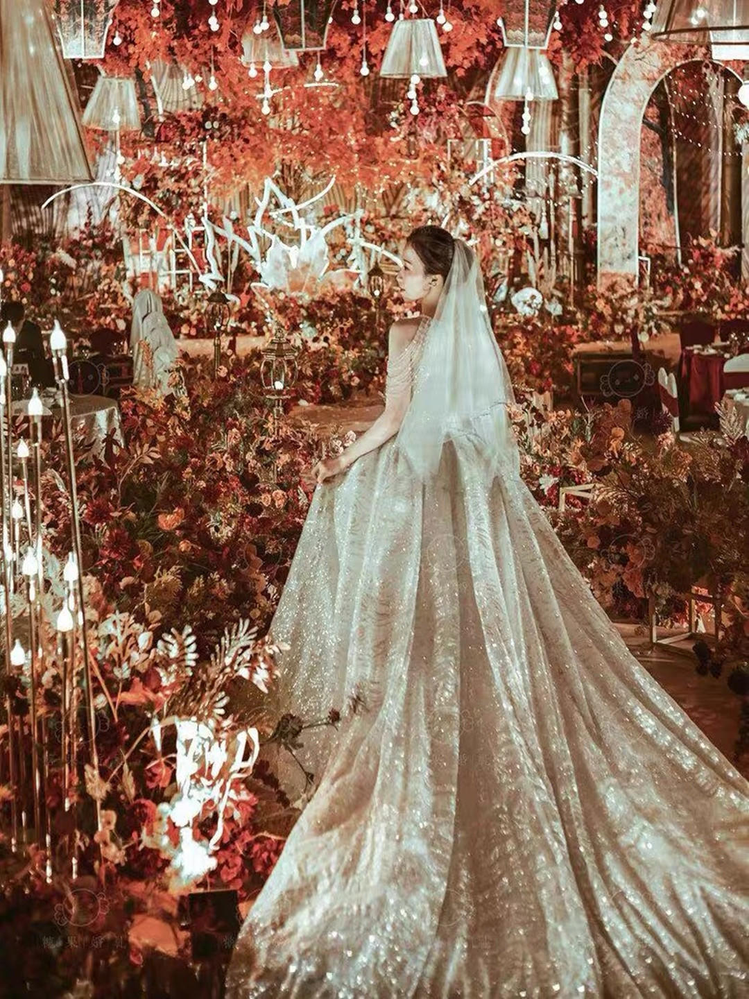 香槟色落肩重工挂脖大拖尾