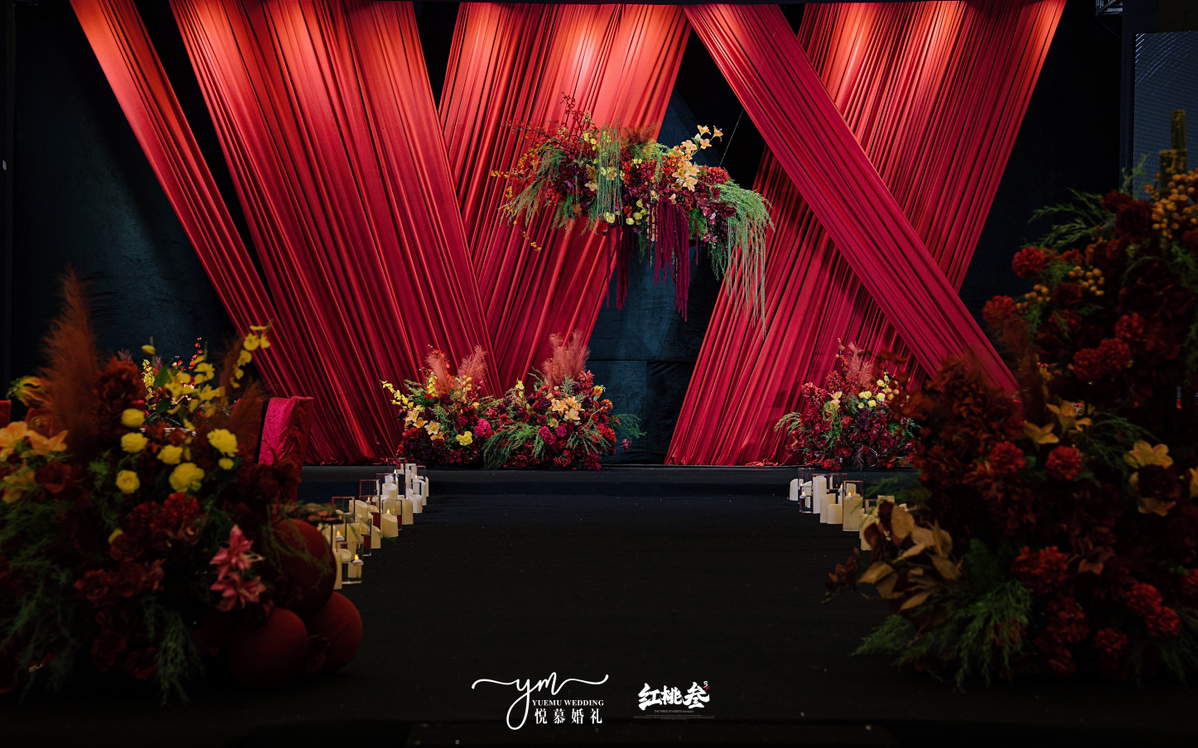 【悅慕婚禮】紅絲絨布幔劇院婚禮