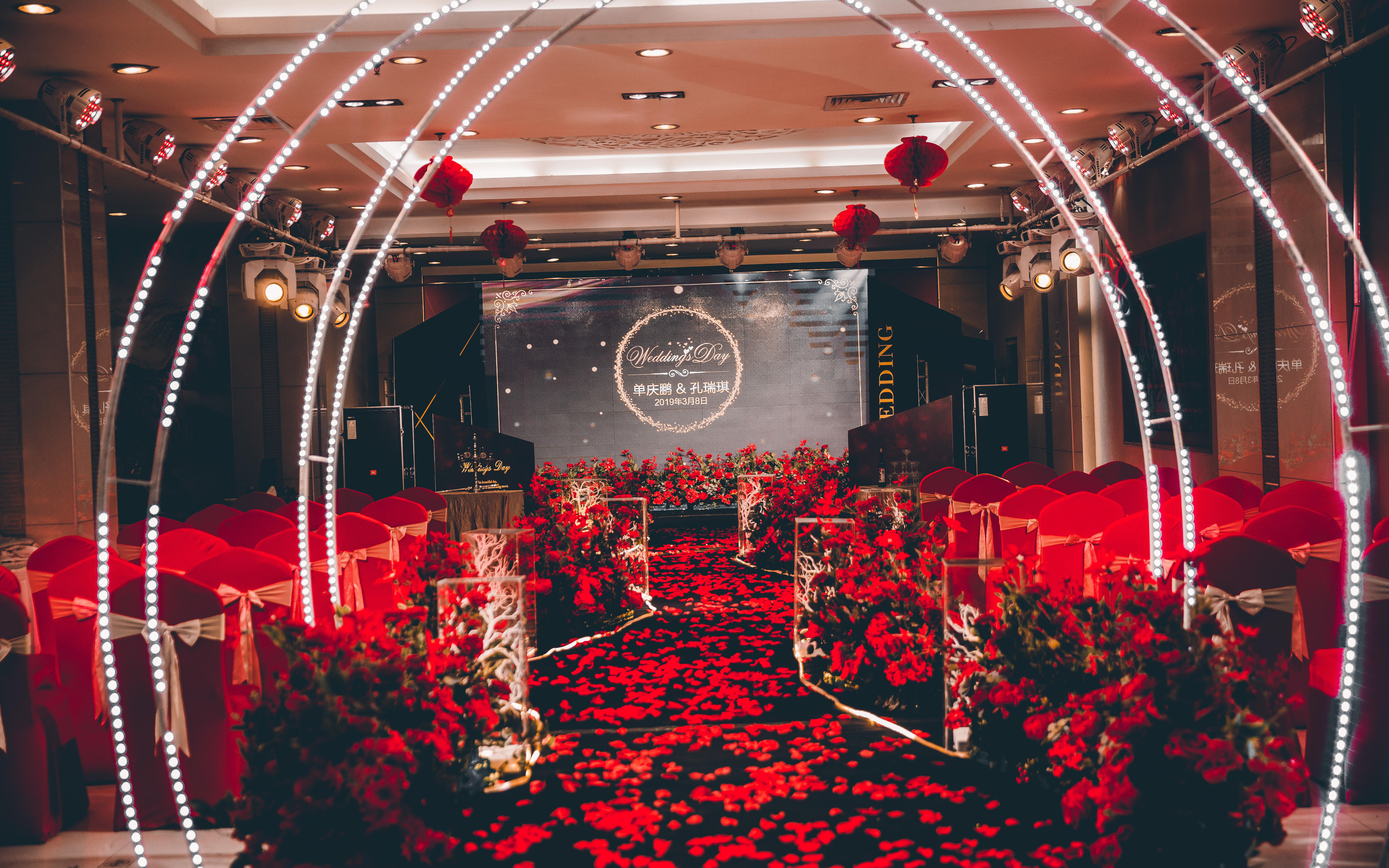 滕州鲁班酒店三楼红色和黑色主题婚礼
