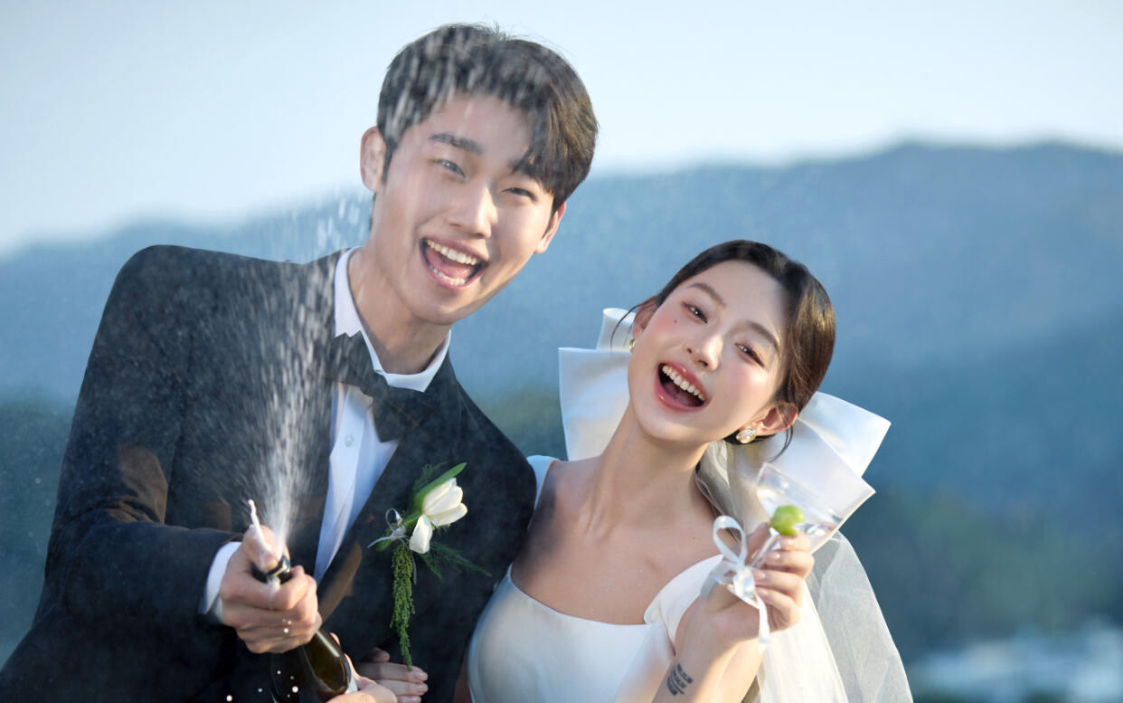 山顶婚礼婚纱照｜把自由和甜都揉进风里