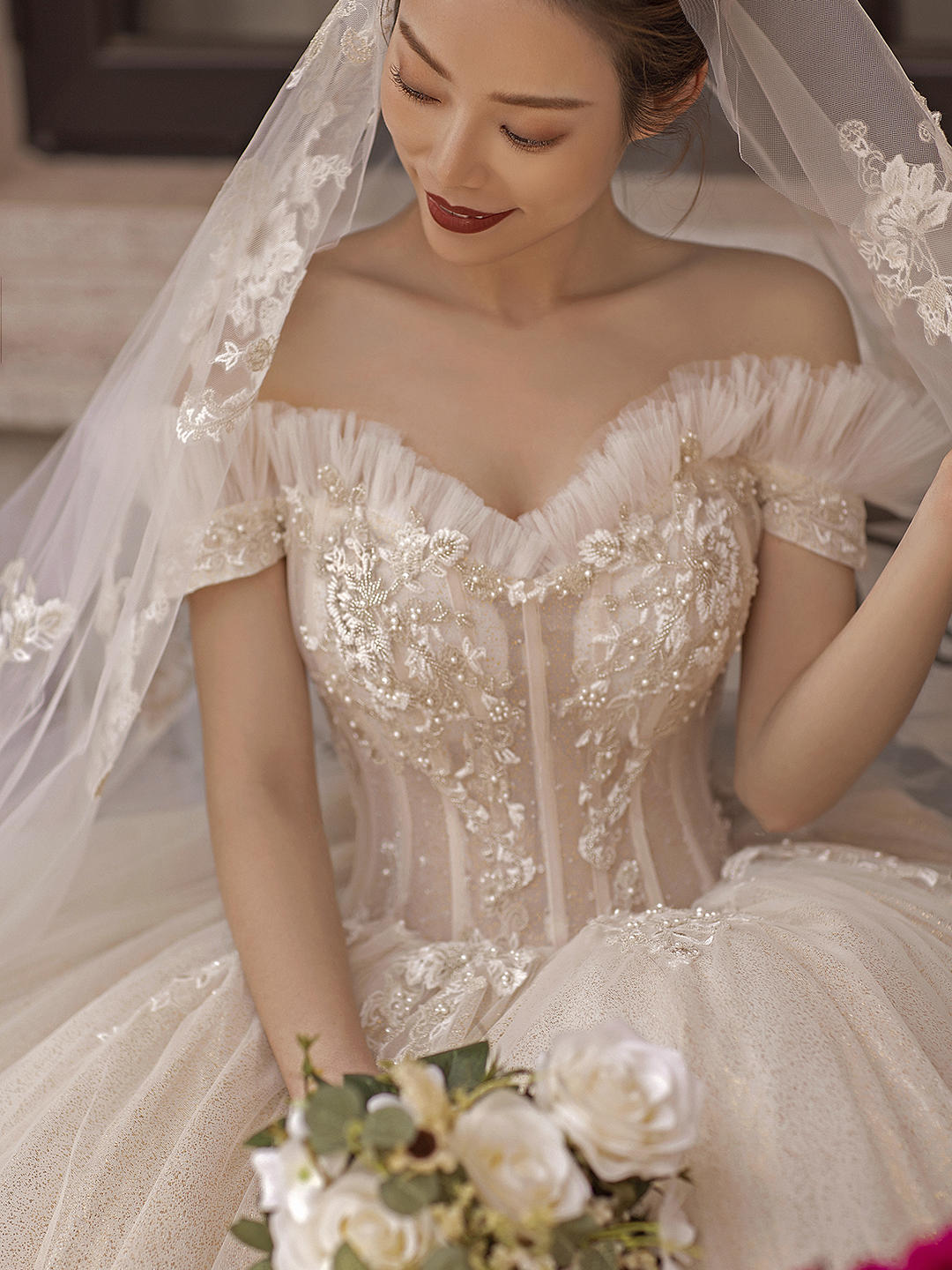 【也宁婚纱】4件套租赁  品牌高级定制主纱