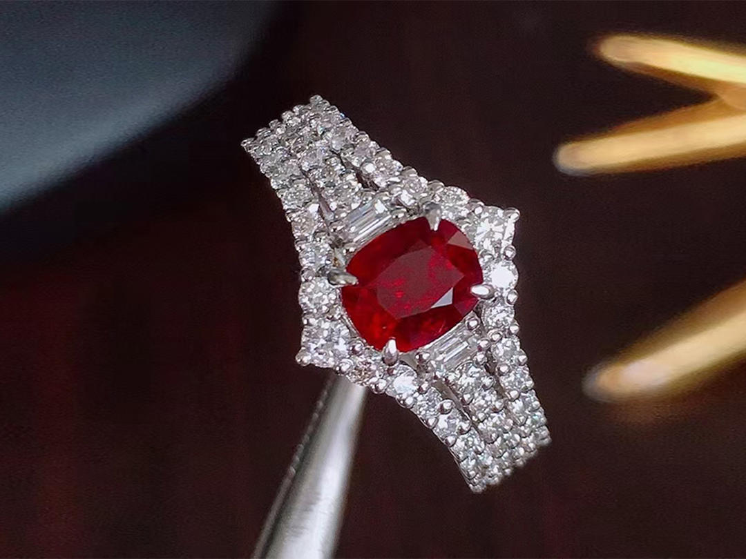端庄大气的一款红宝石戒指~上手效果气质拉满！