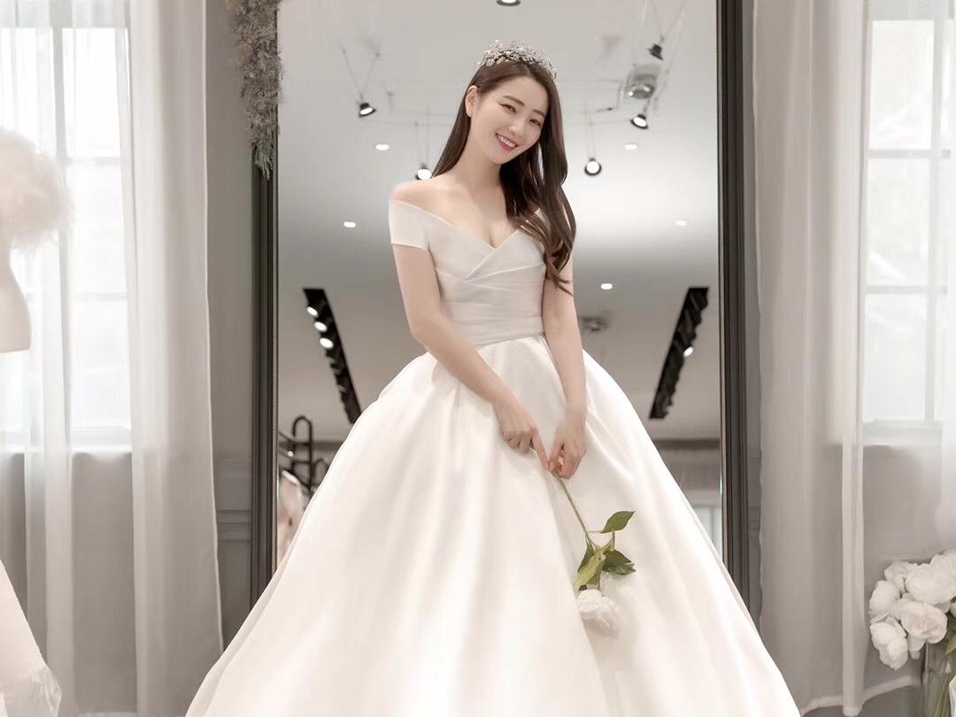 《特惠套餐》秀禾服主婚纱敬酒服4件伴娘服