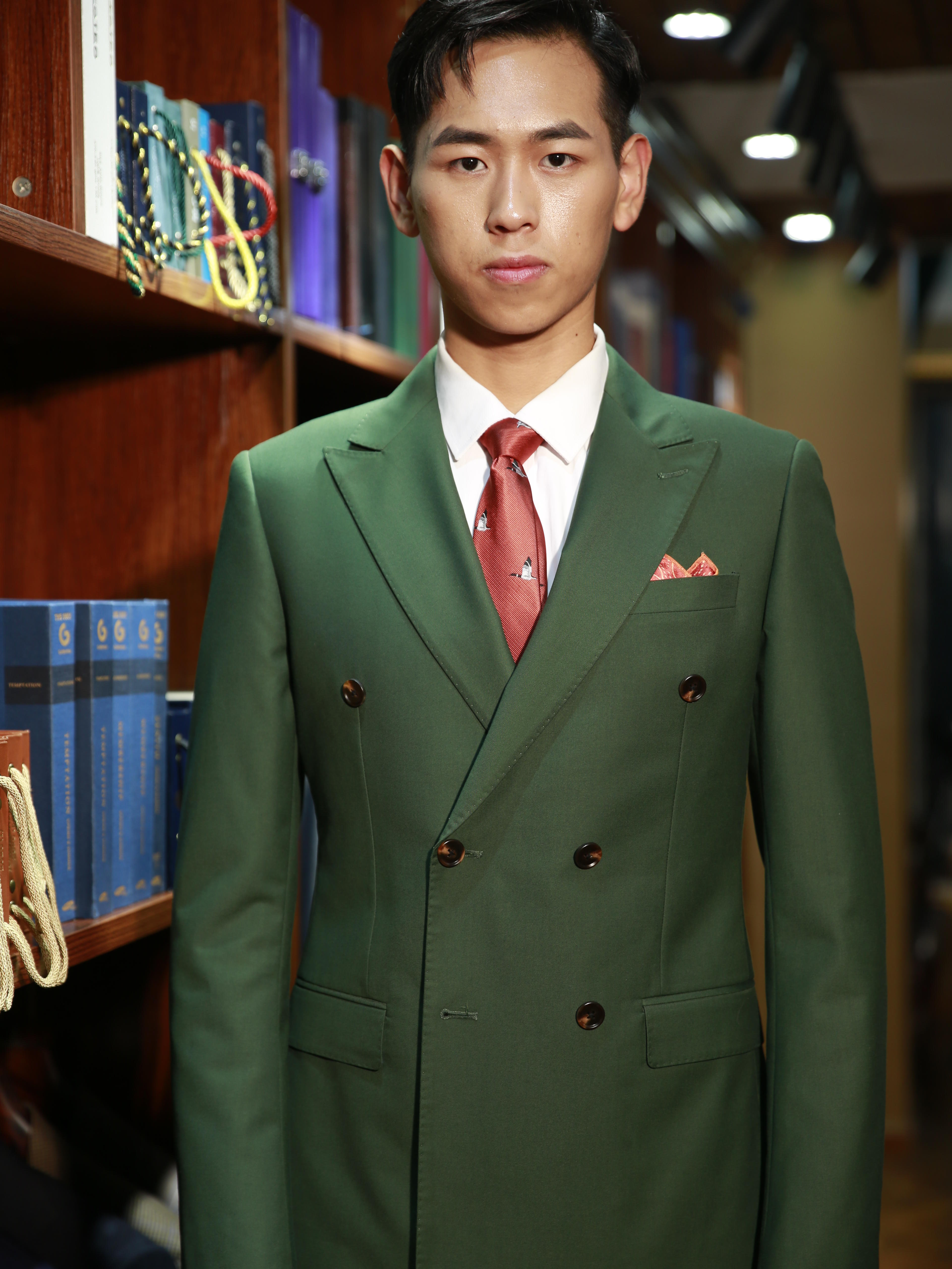 2020时装周复古双排扣纯绿色十件套