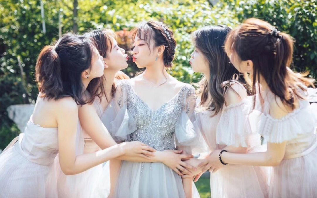 #FZI芳子婚纱# 最好年华，为你披上曼妙的婚纱