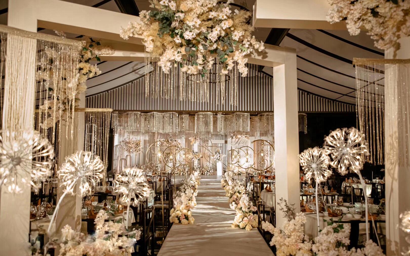 厝岸｜厝边头尾·香槟色花艺婚礼现场图
