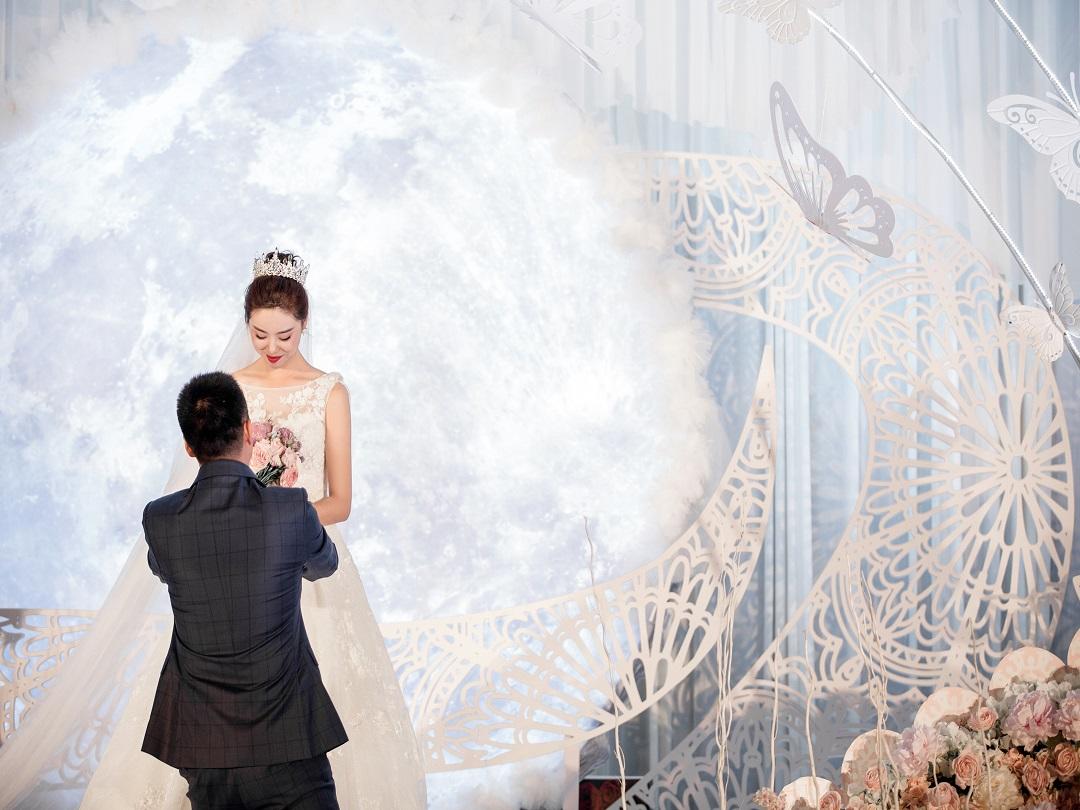 【凡心素履婚礼定制】——拥抱太阳的月亮