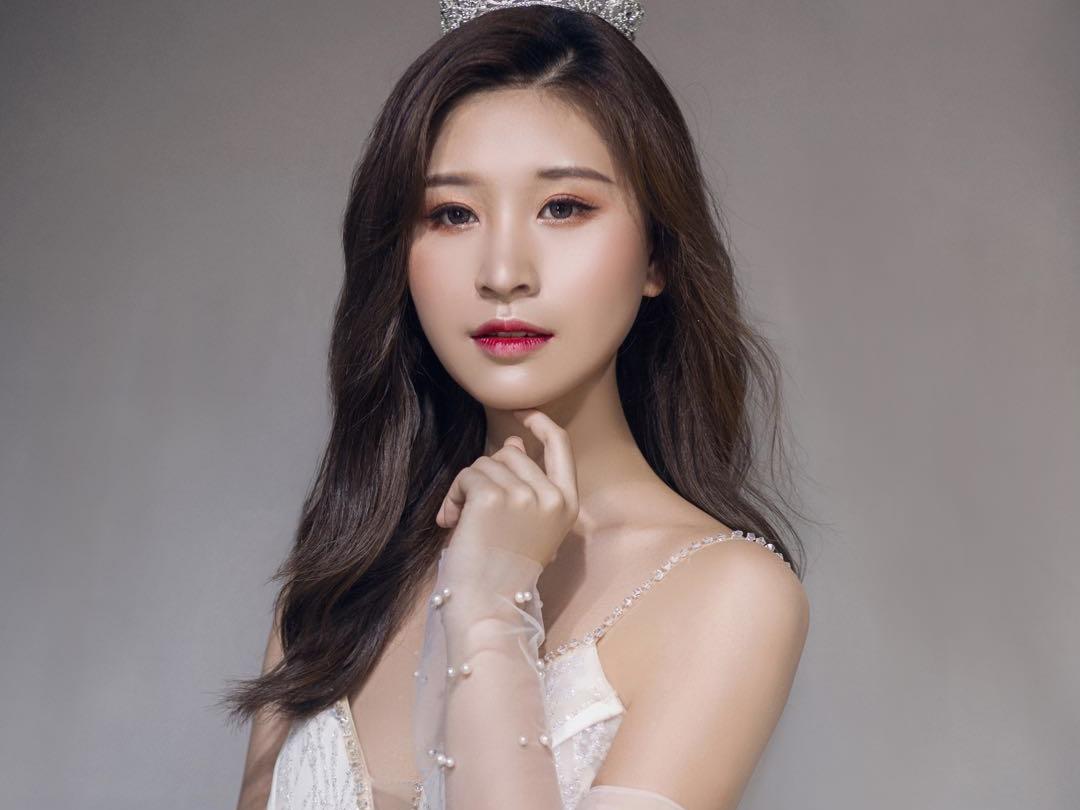 苏拉【团购超值套餐】市内跟妆＋2件套婚纱礼服租赁