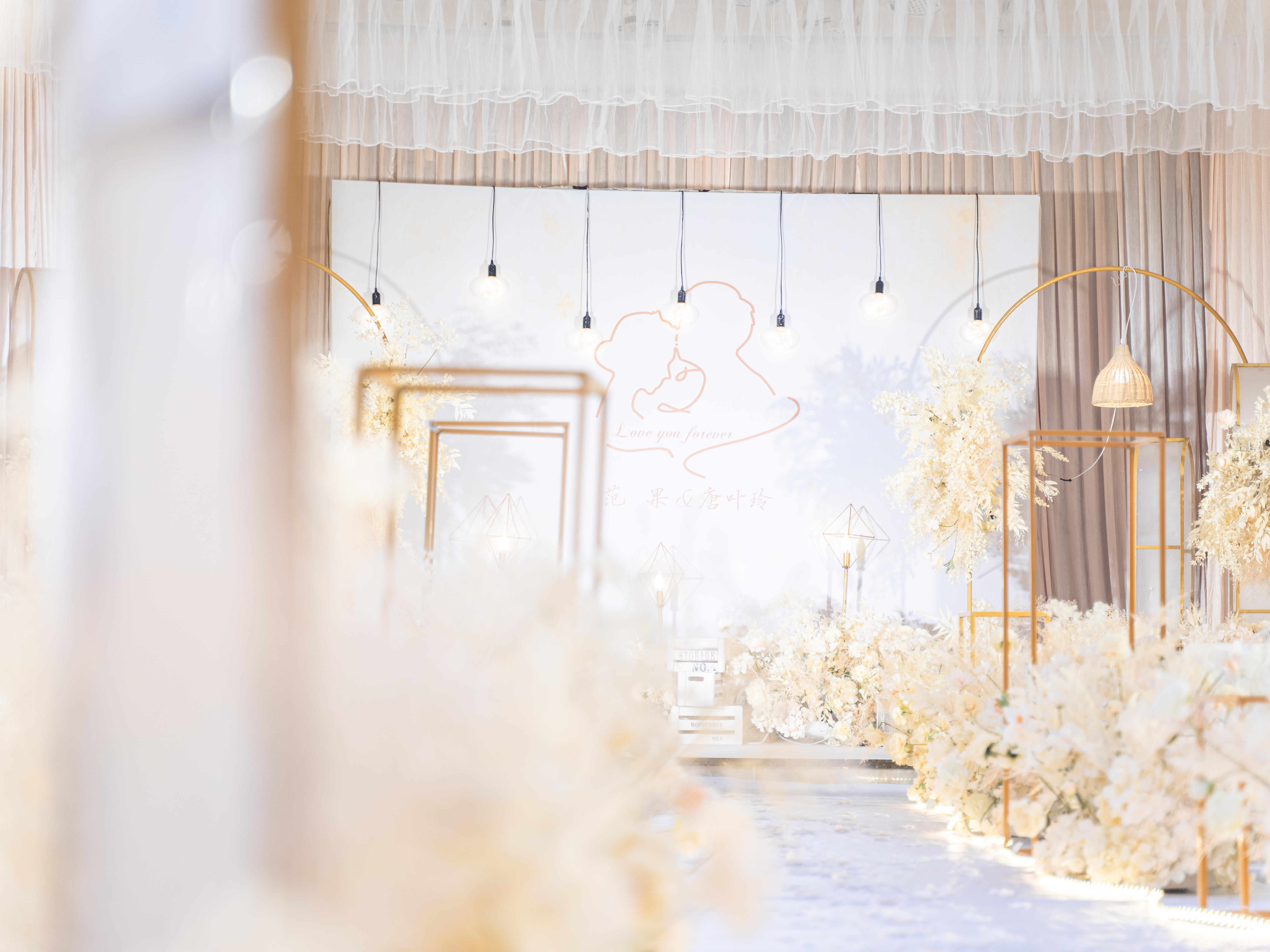 布置含主持跟妆(色系款式可选可升级加摄像或摄影)