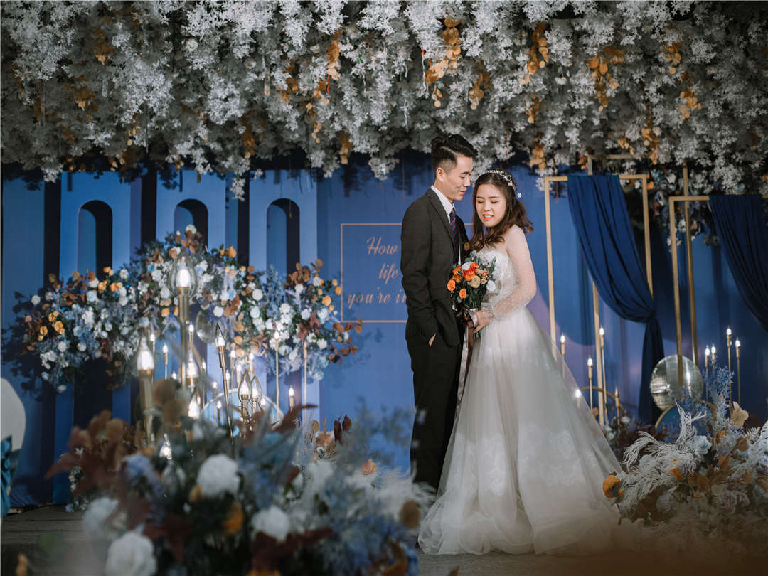 迷之出品—莫兰迪蓝撞色系+芦苇灯装饰