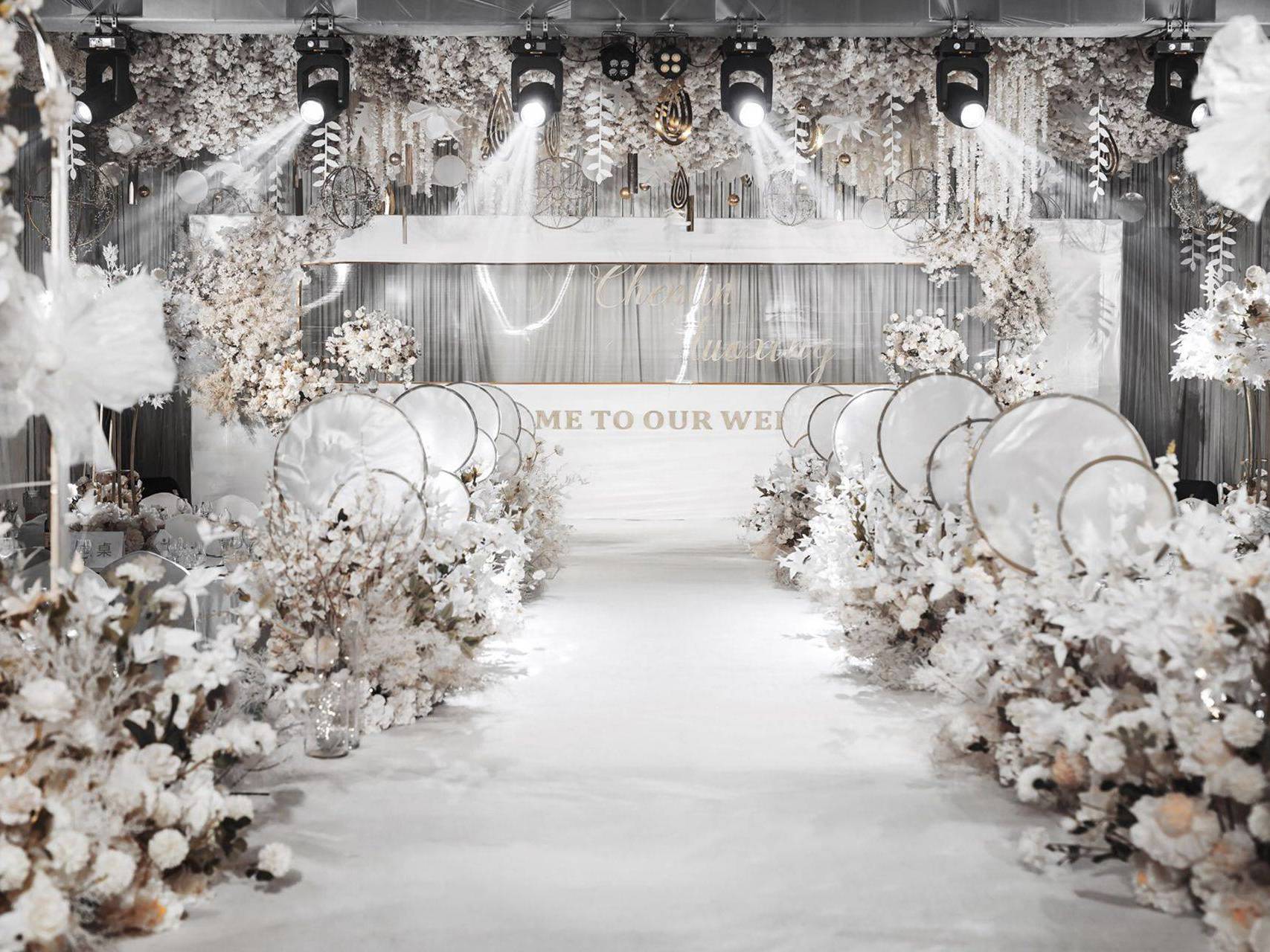   灰白色梦幻大气婚礼  