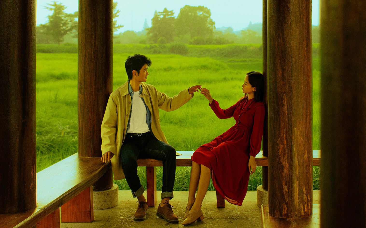 电影感婚照+高级定制+预约送婚嫁豪礼